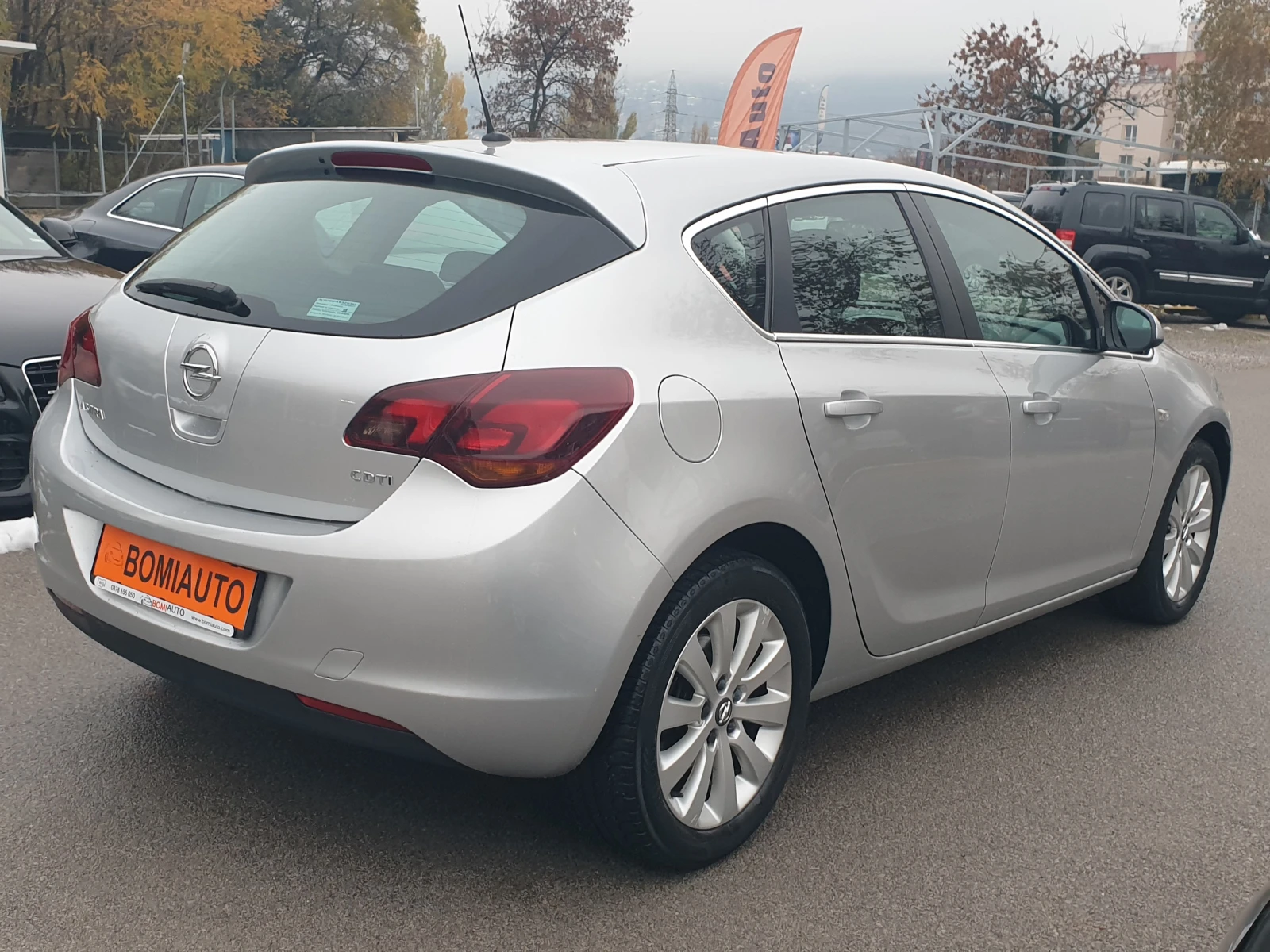 Opel Astra 1.7CDTi* EURO-5A* KLIMATRONIK* HATCHBACK - изображение 4