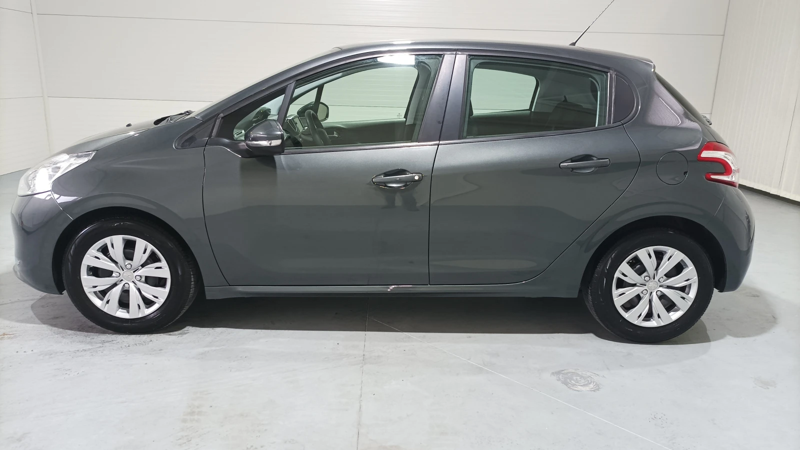 Peugeot 208 1.4 i gpl 111.000 km - изображение 8