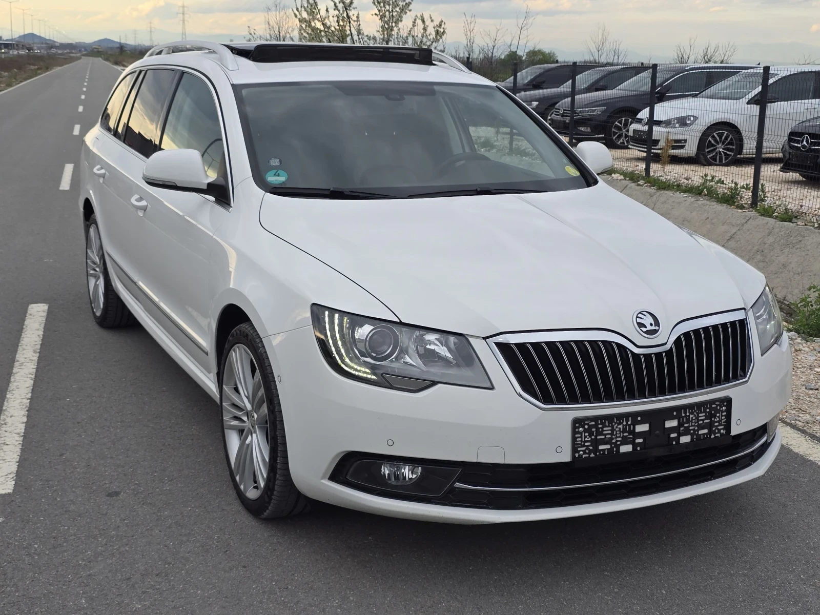 Skoda Superb 2.0TDi/4X4/NAVI/KOJA/PANORAMA/FULL - изображение 3