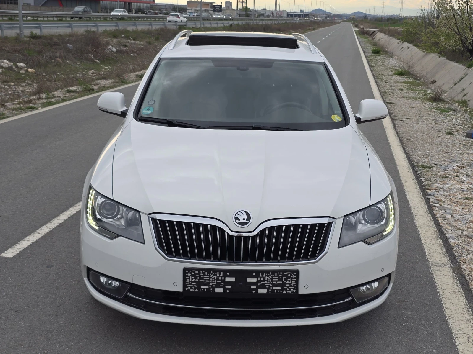 Skoda Superb 2.0TDi/4X4/NAVI/KOJA/PANORAMA/FULL - изображение 2