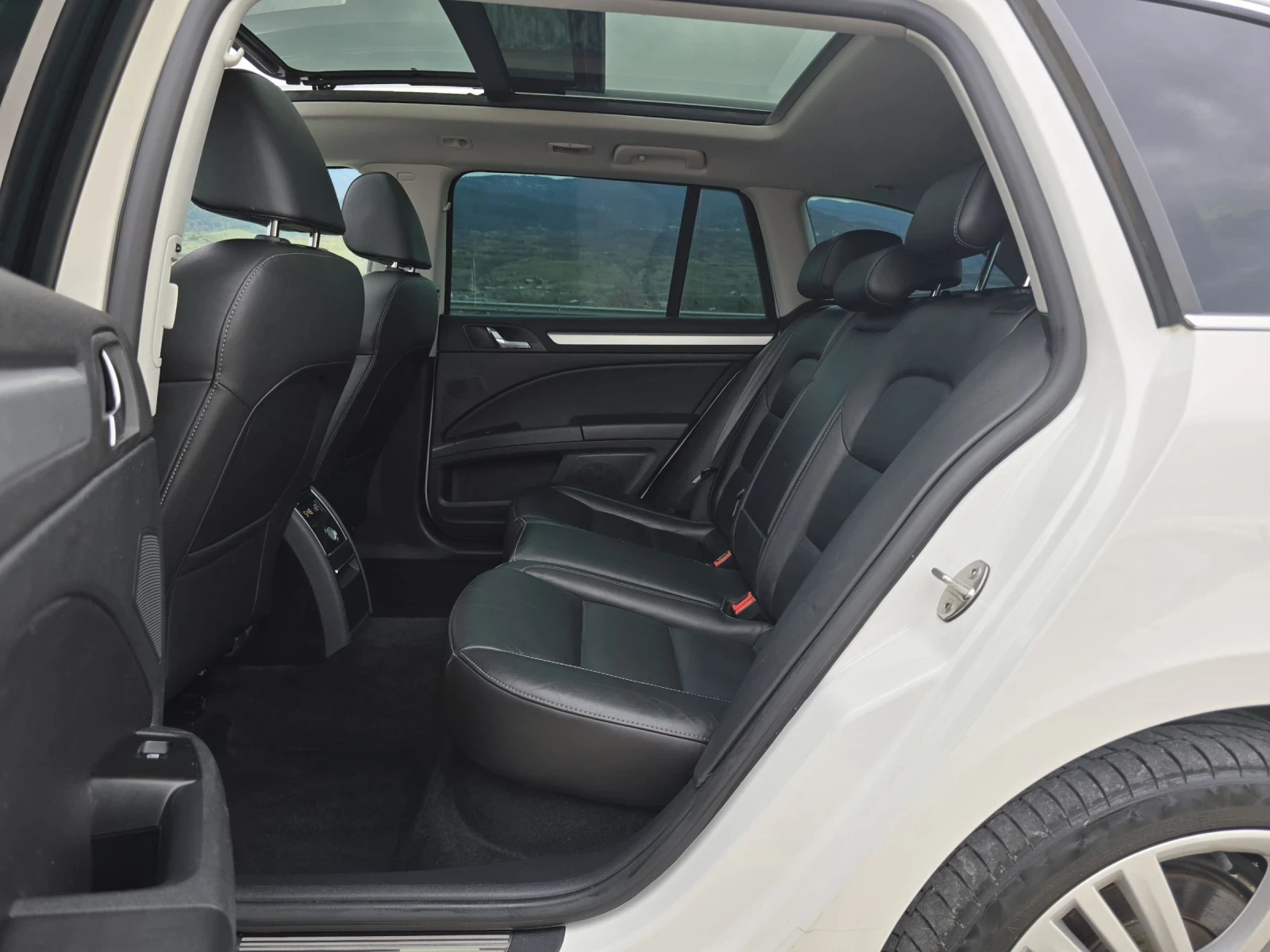 Skoda Superb 2.0TDi/4X4/NAVI/KOJA/PANORAMA/FULL - изображение 9