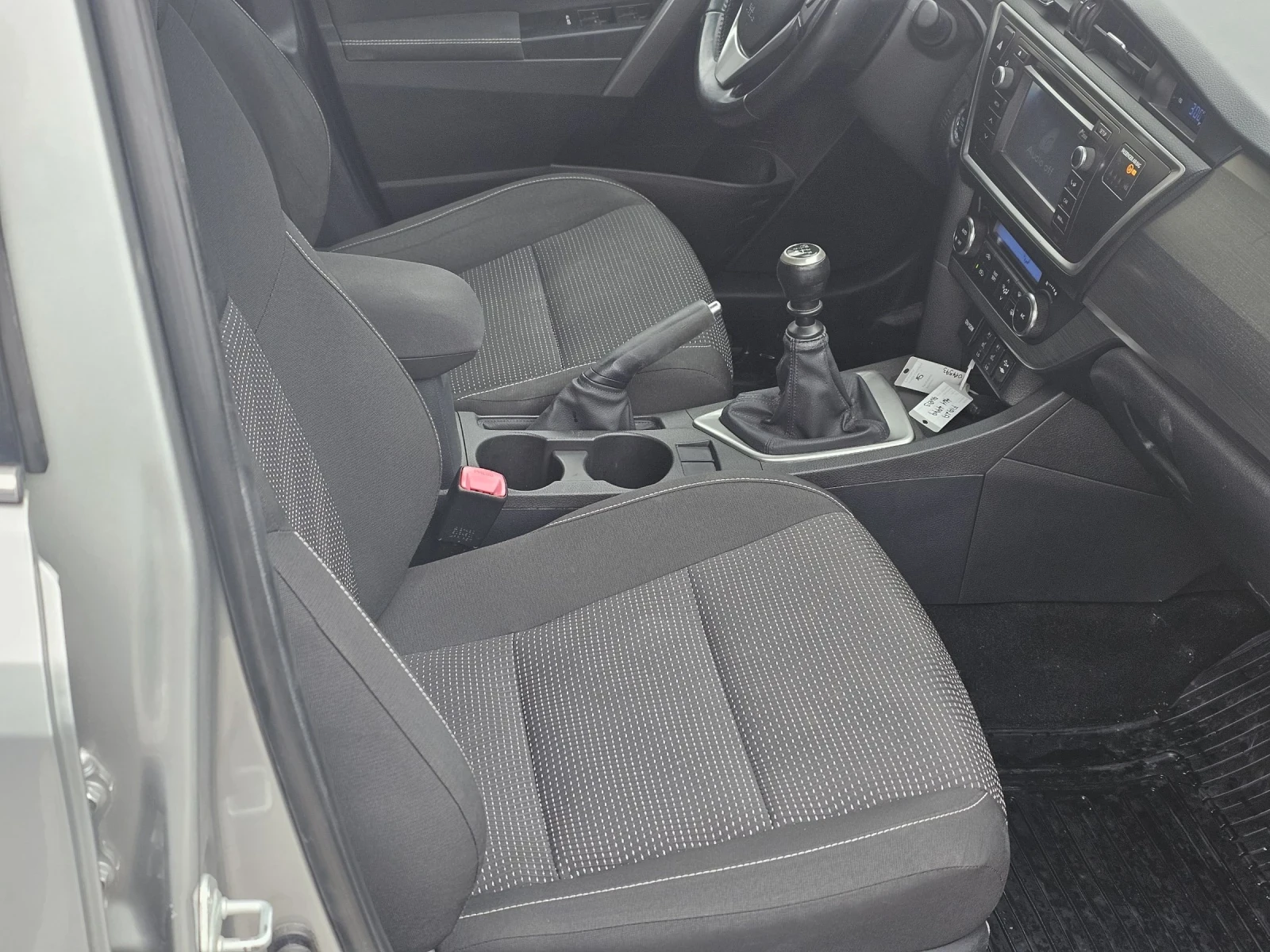 Toyota Auris 1.4 D4-D  - изображение 8