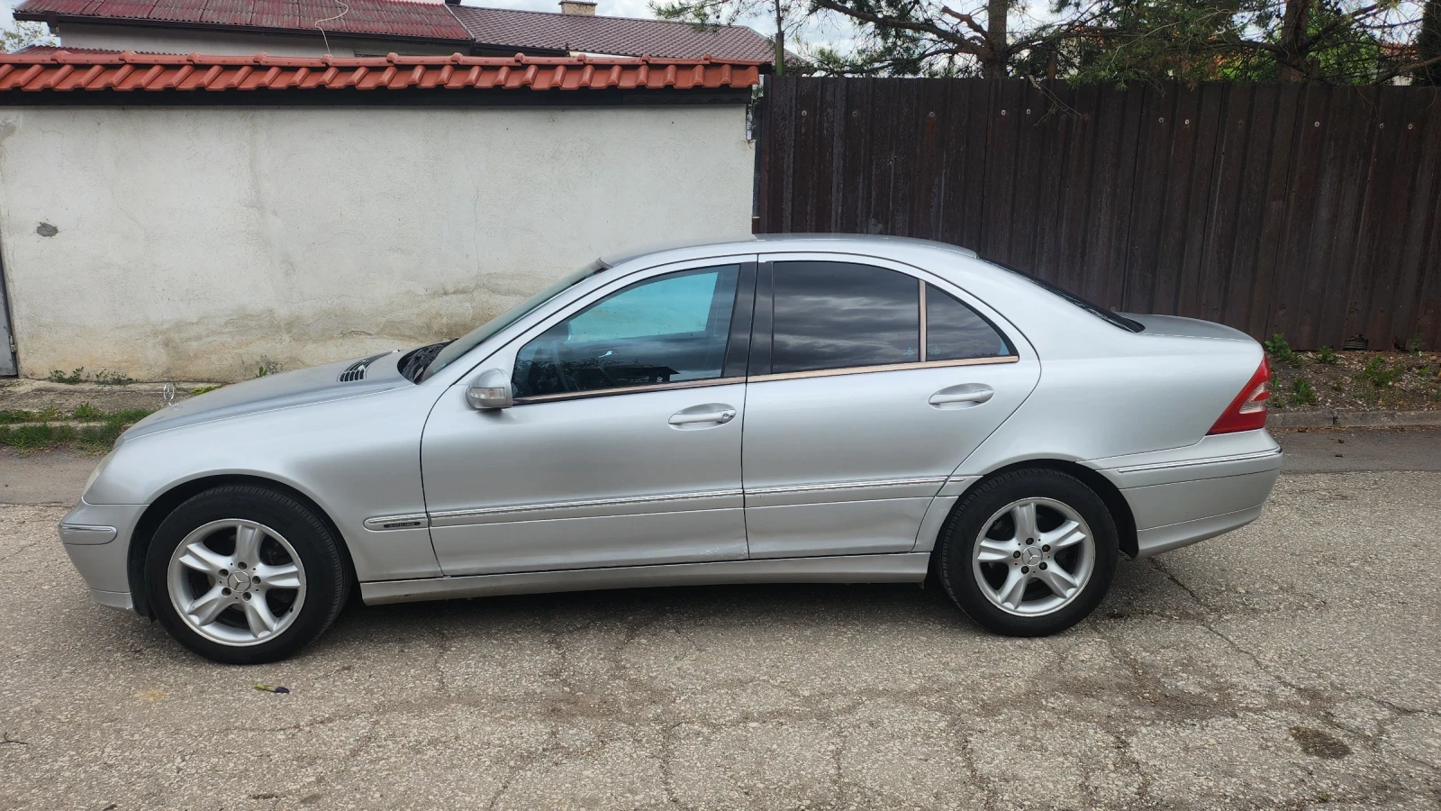 Mercedes-Benz C 200  - изображение 2