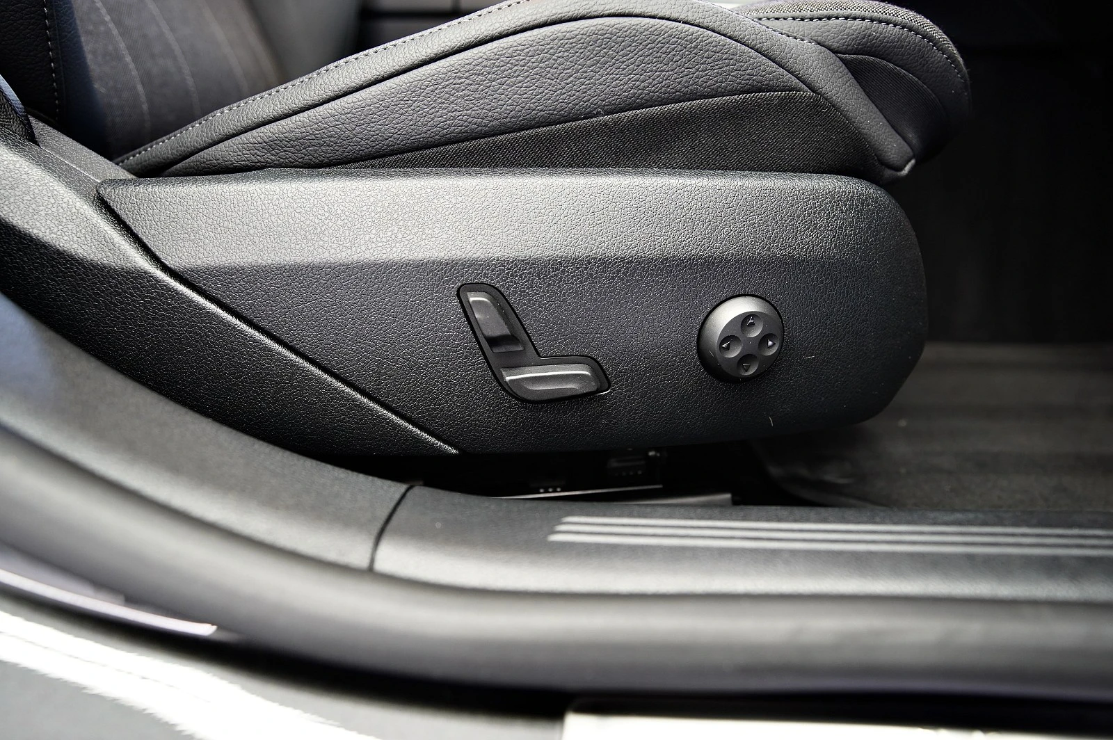 Mercedes-Benz E 220 NEW MODEL/ PANO/CAMERA - изображение 8