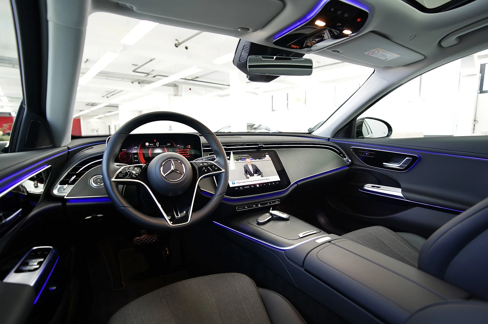 Mercedes-Benz E 220 NEW MODEL/ PANO/CAMERA - изображение 9