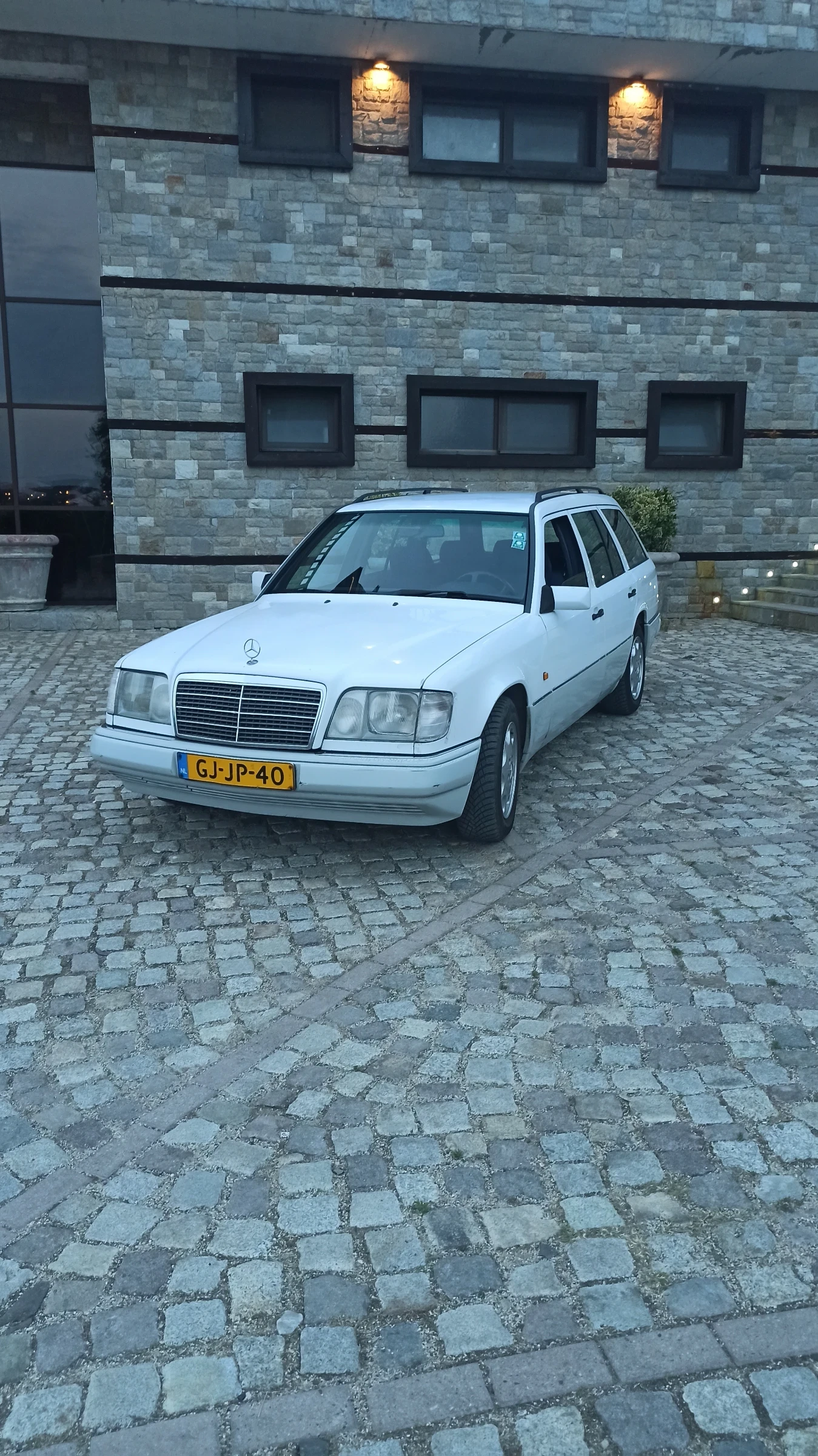 Mercedes-Benz E 320  - изображение 2
