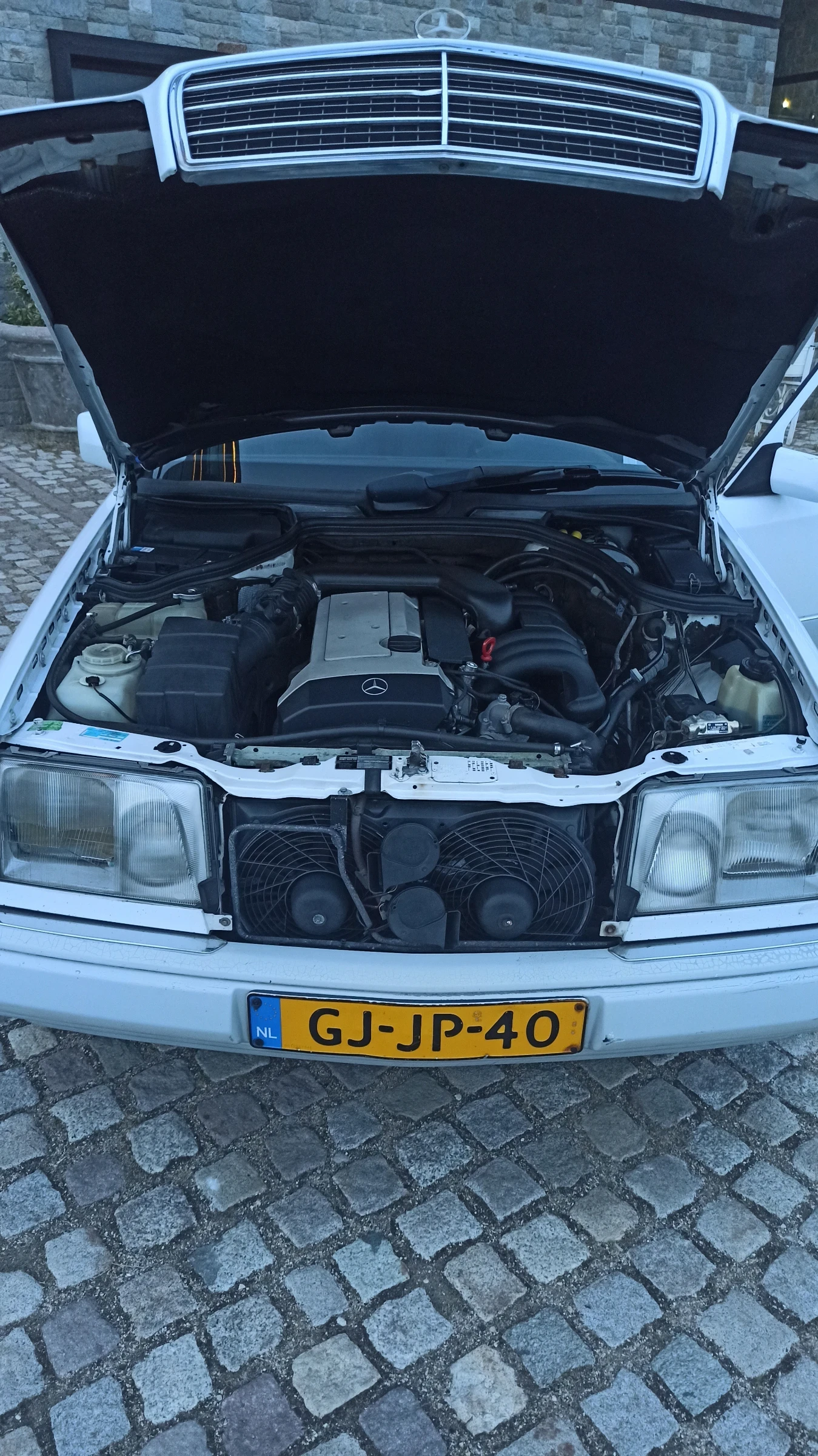 Mercedes-Benz E 320  - изображение 7