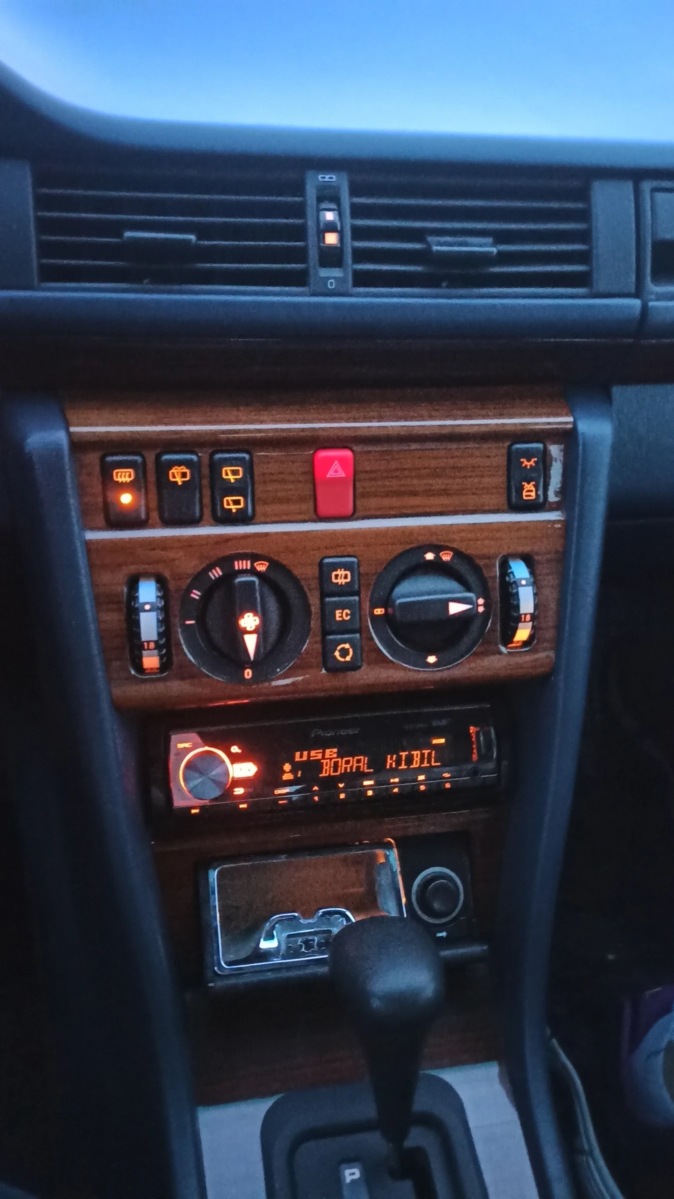 Mercedes-Benz E 320  - изображение 8