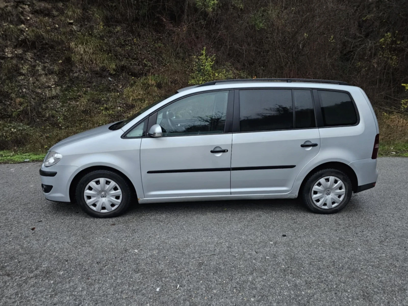 VW Touran Хечбек - изображение 4