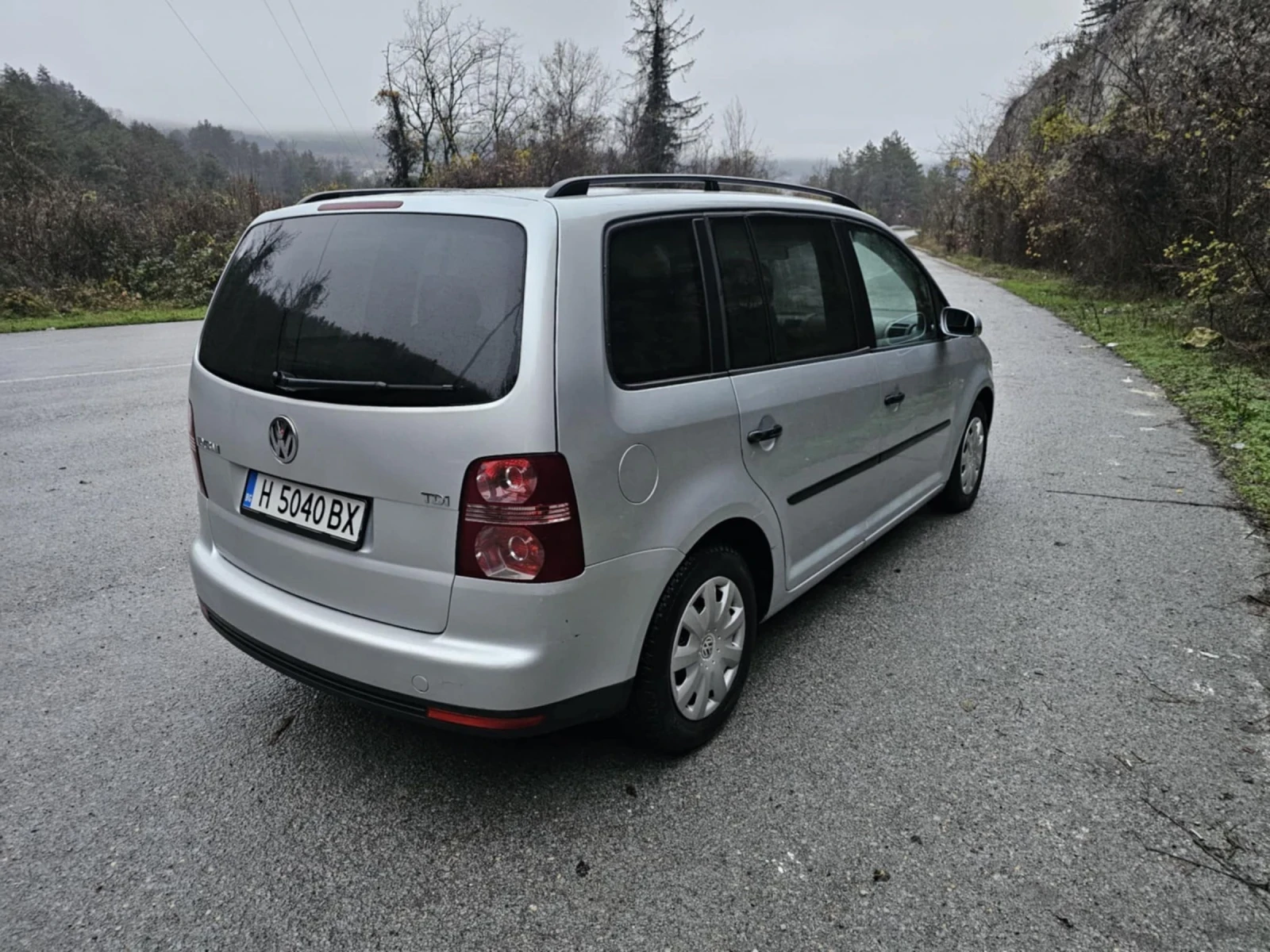 VW Touran Хечбек - изображение 7