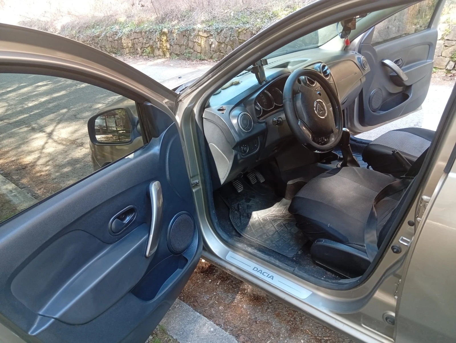 Dacia Sandero, снимка 6 - Автомобили и джипове - 54135490