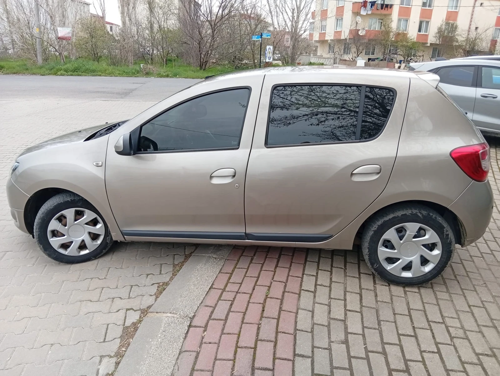 Dacia Sandero, снимка 3 - Автомобили и джипове - 54135490