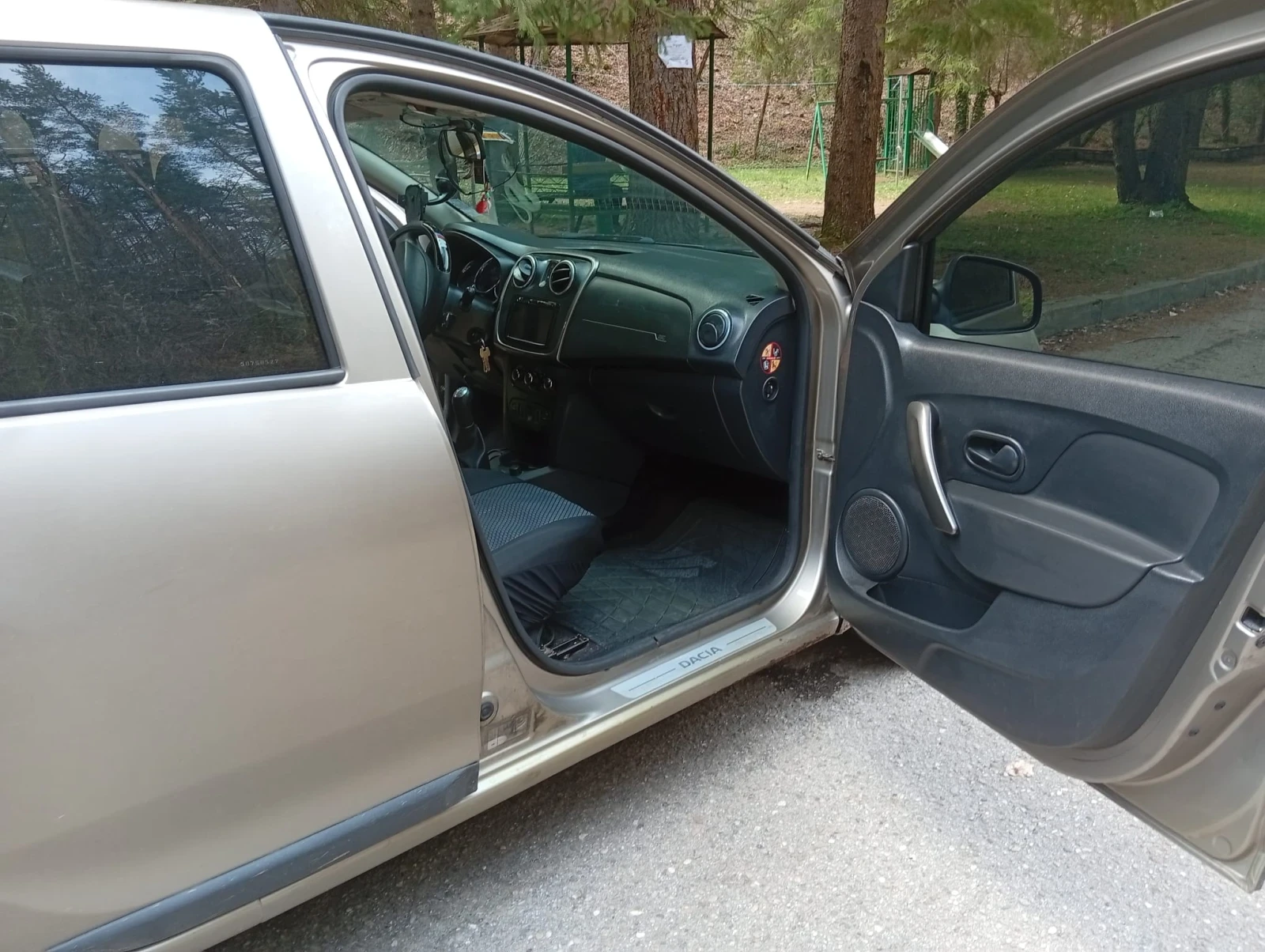 Dacia Sandero, снимка 9 - Автомобили и джипове - 54135490