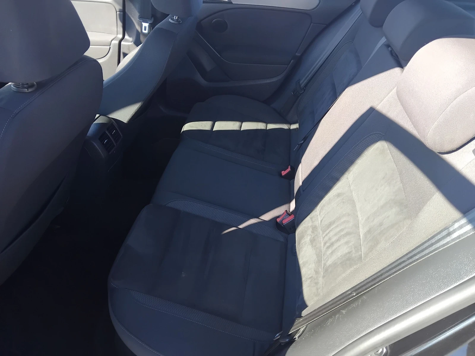 VW Golf 1.6TDi105��R-Line���� | Mobile.bg � ����������� 4