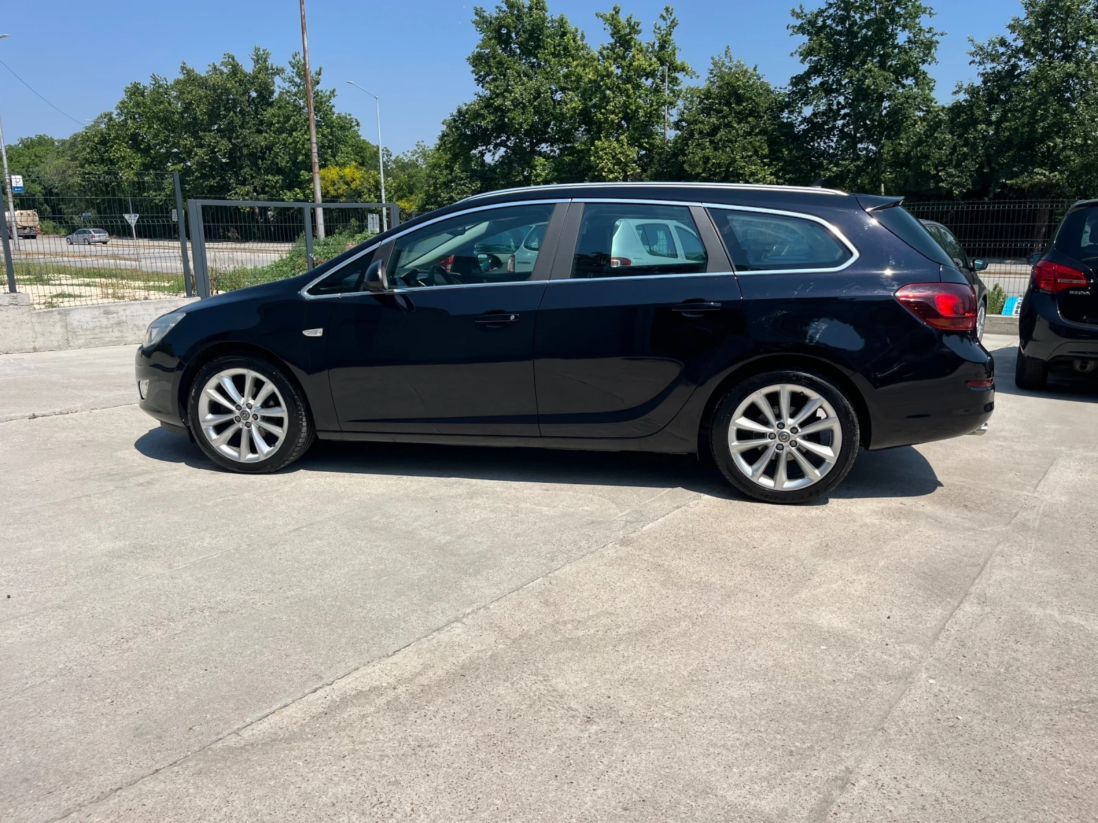 Opel Astra SPORTS TOURER, снимка 9 - Автомобили и джипове - 55058309
