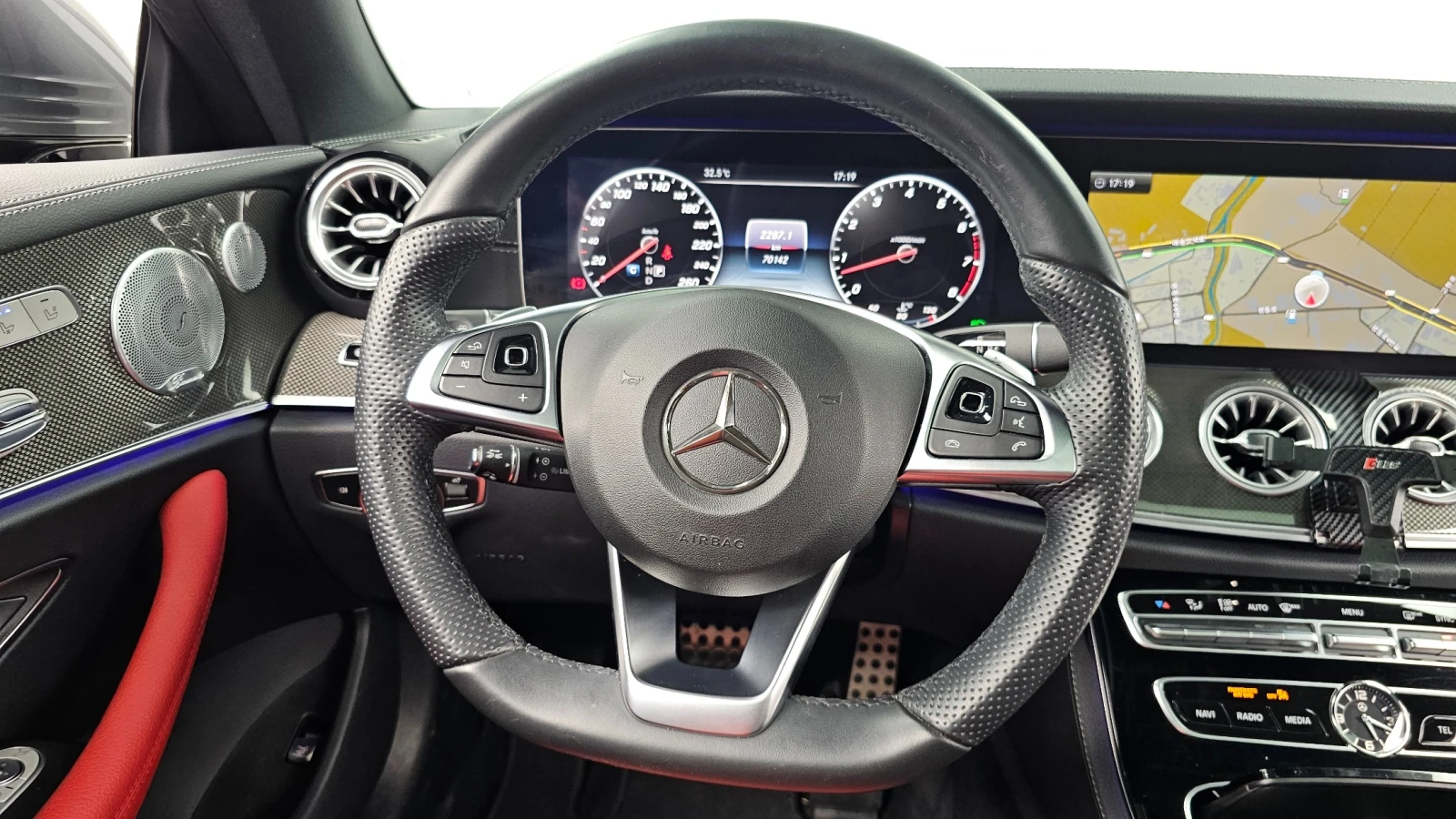 Mercedes-Benz E 400 4MATIC* AMG* BURM* ОБДУХВАНЕ* DISTR* HUD* 360, снимка 11 - Автомобили и джипове - 55654987