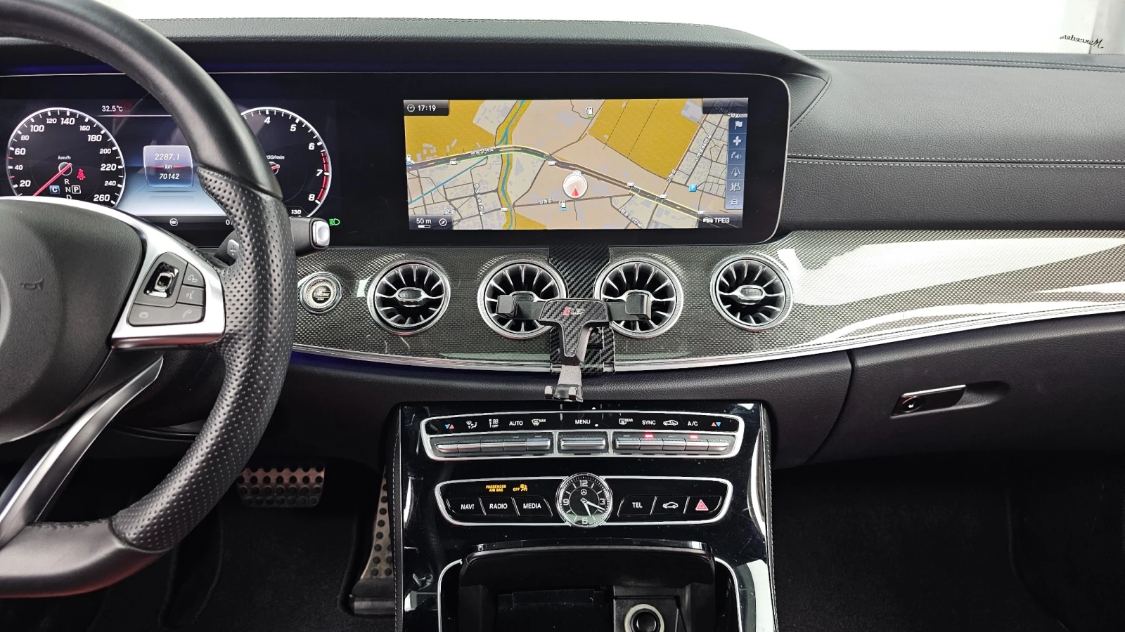 Mercedes-Benz E 400 4MATIC* AMG* BURM* ОБДУХВАНЕ* DISTR* HUD* 360, снимка 12 - Автомобили и джипове - 55654987