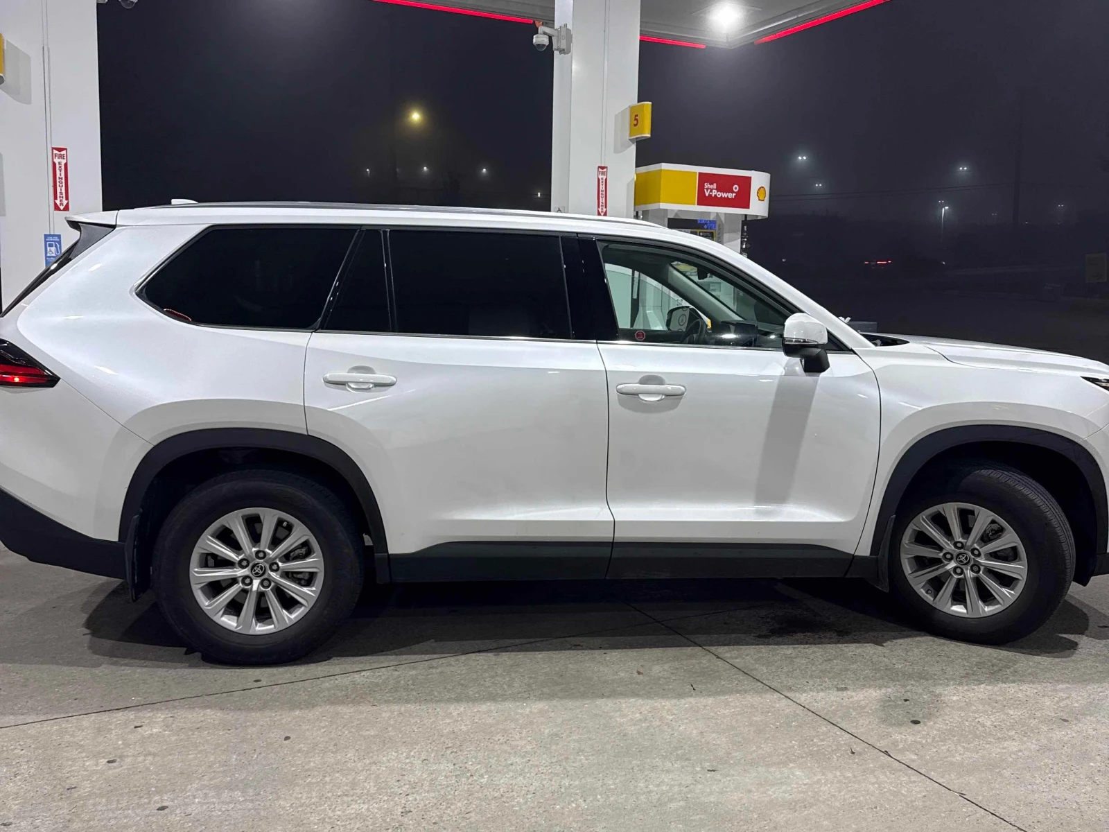 Toyota Grand Highlander * AWD * CARFAX * ОПЦИЯ ЗА ФИНАНСИРАНЕ, снимка 3 - Автомобили и джипове - 55932241