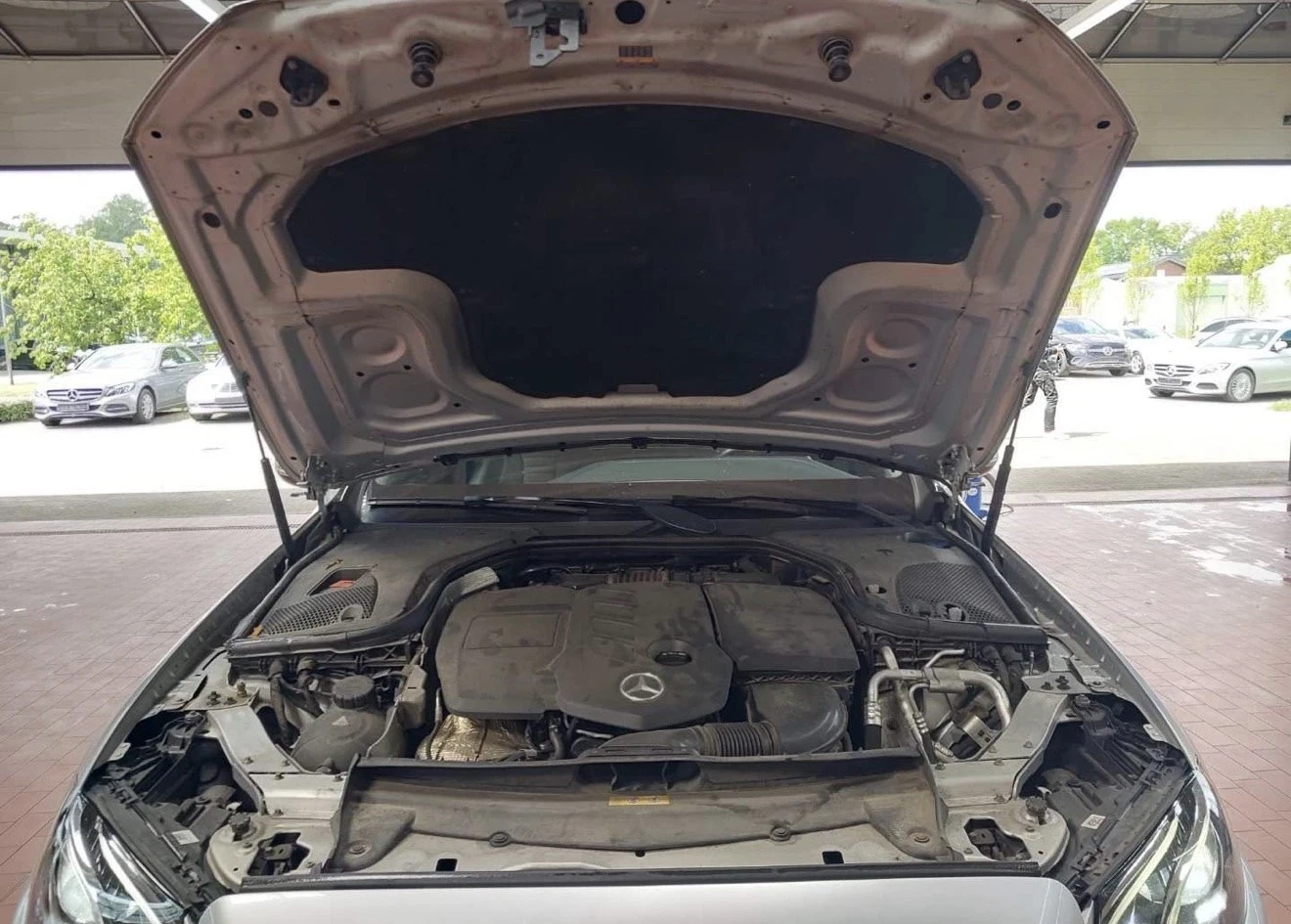 Mercedes-Benz E 220, снимка 9 - Автомобили и джипове - 56135033