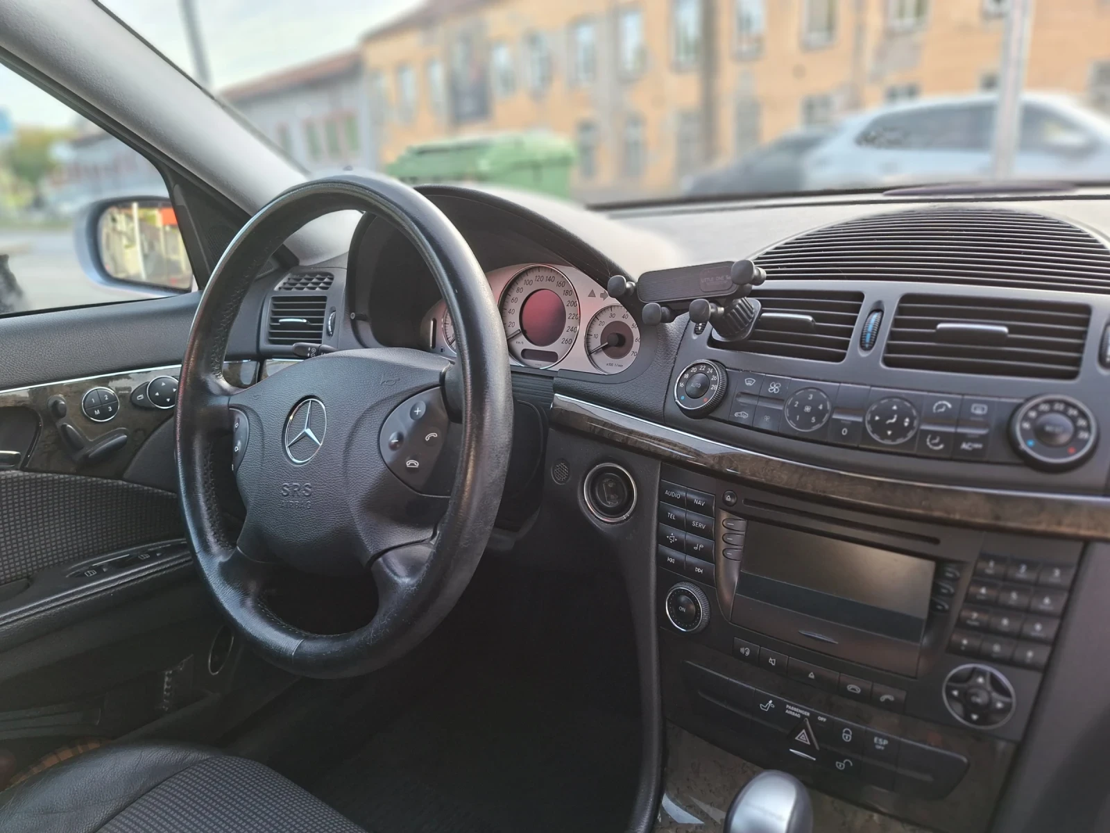 Mercedes-Benz E 320 W211, снимка 4 - Автомобили и джипове - 56403319
