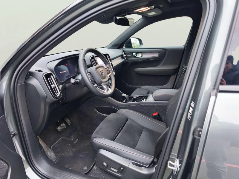 Volvo EX40 2, снимка 7 - Автомобили и джипове - 53255325