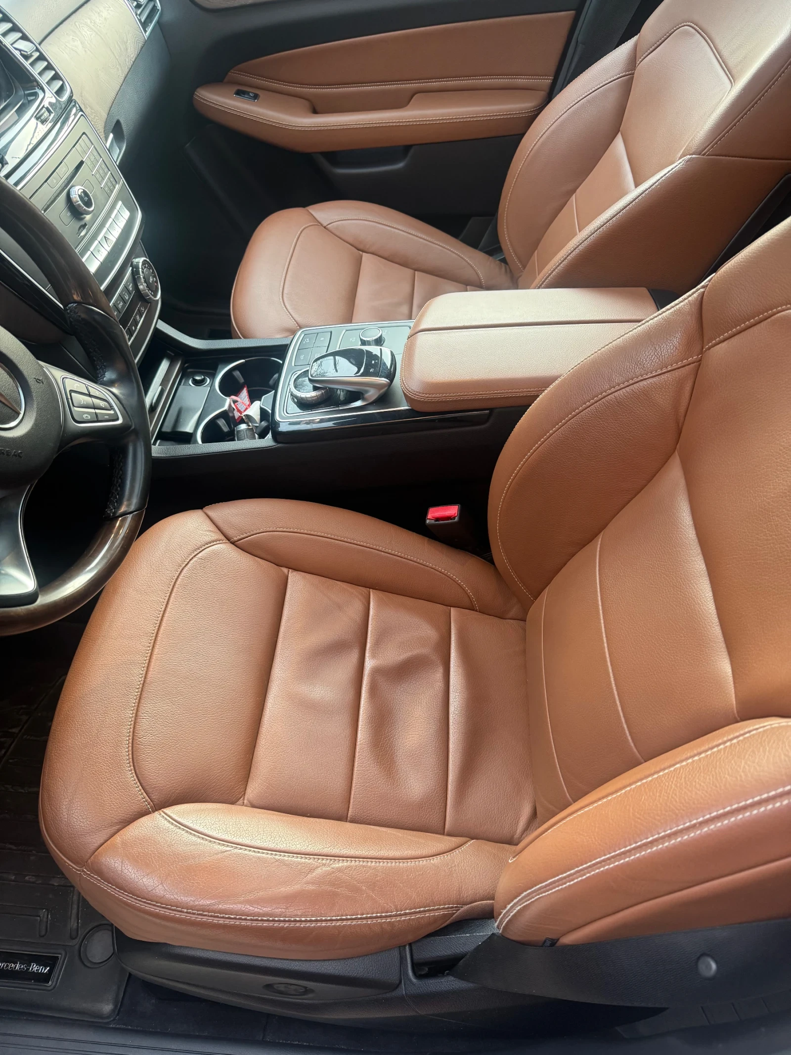 Mercedes-Benz GLE 400 AMG * DISTRONIC * 360 * PANO * KEYLESS, снимка 8 - Автомобили и джипове - 54151325