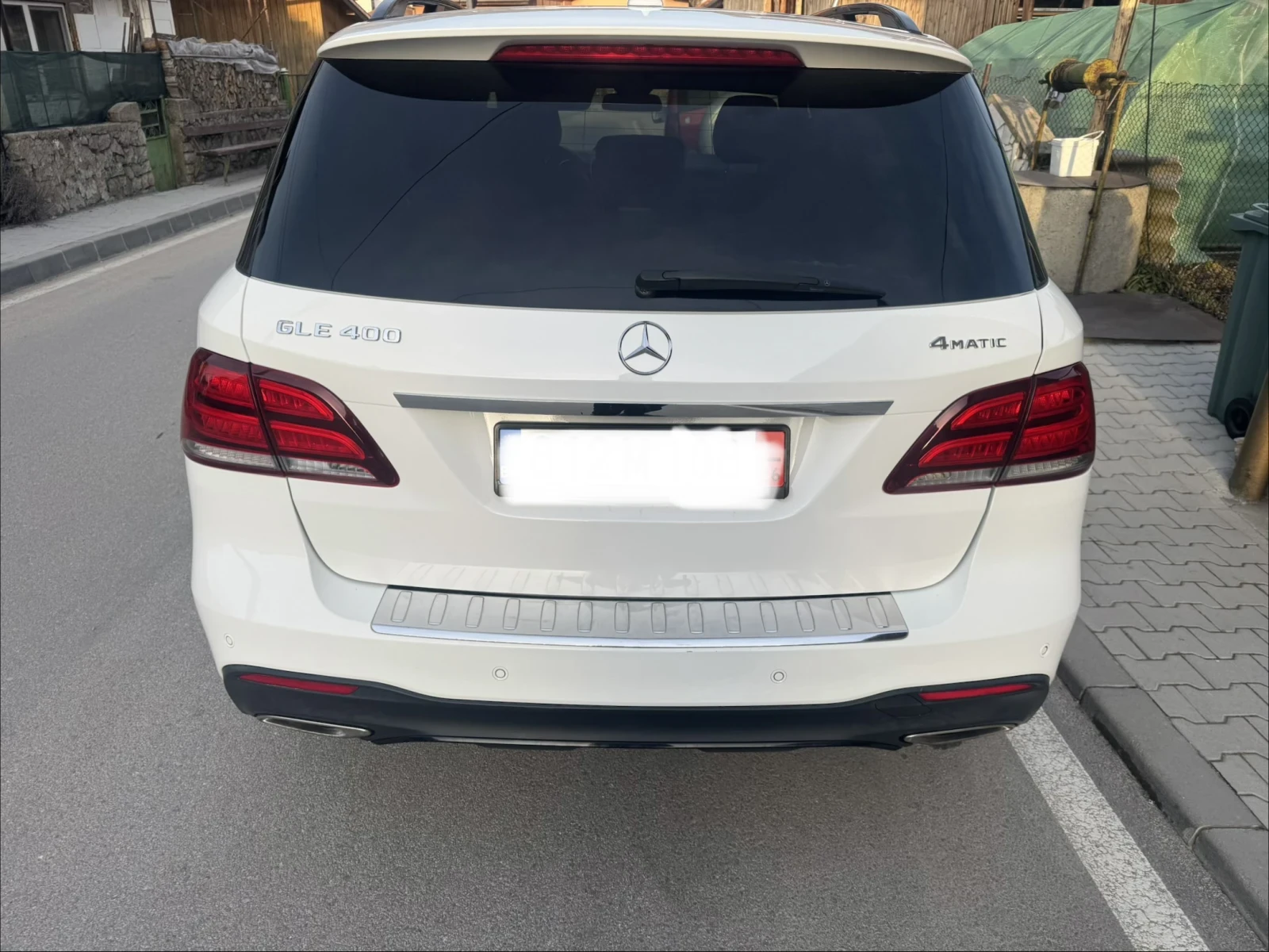 Mercedes-Benz GLE 400 AMG * DISTRONIC * 360 * PANO * KEYLESS, снимка 2 - Автомобили и джипове - 54151325