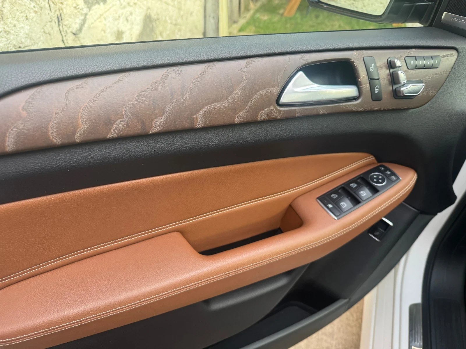 Mercedes-Benz GLE 400 AMG * DISTRONIC * 360 * PANO * KEYLESS, снимка 6 - Автомобили и джипове - 54151325