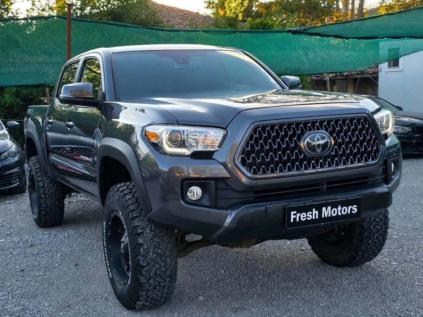Toyota Tacoma 3.5i 282K.C. / OFF ROAD / АВТОМАТ / НАВИ / КАМЕРА, снимка 2 - Автомобили и джипове - 54626152