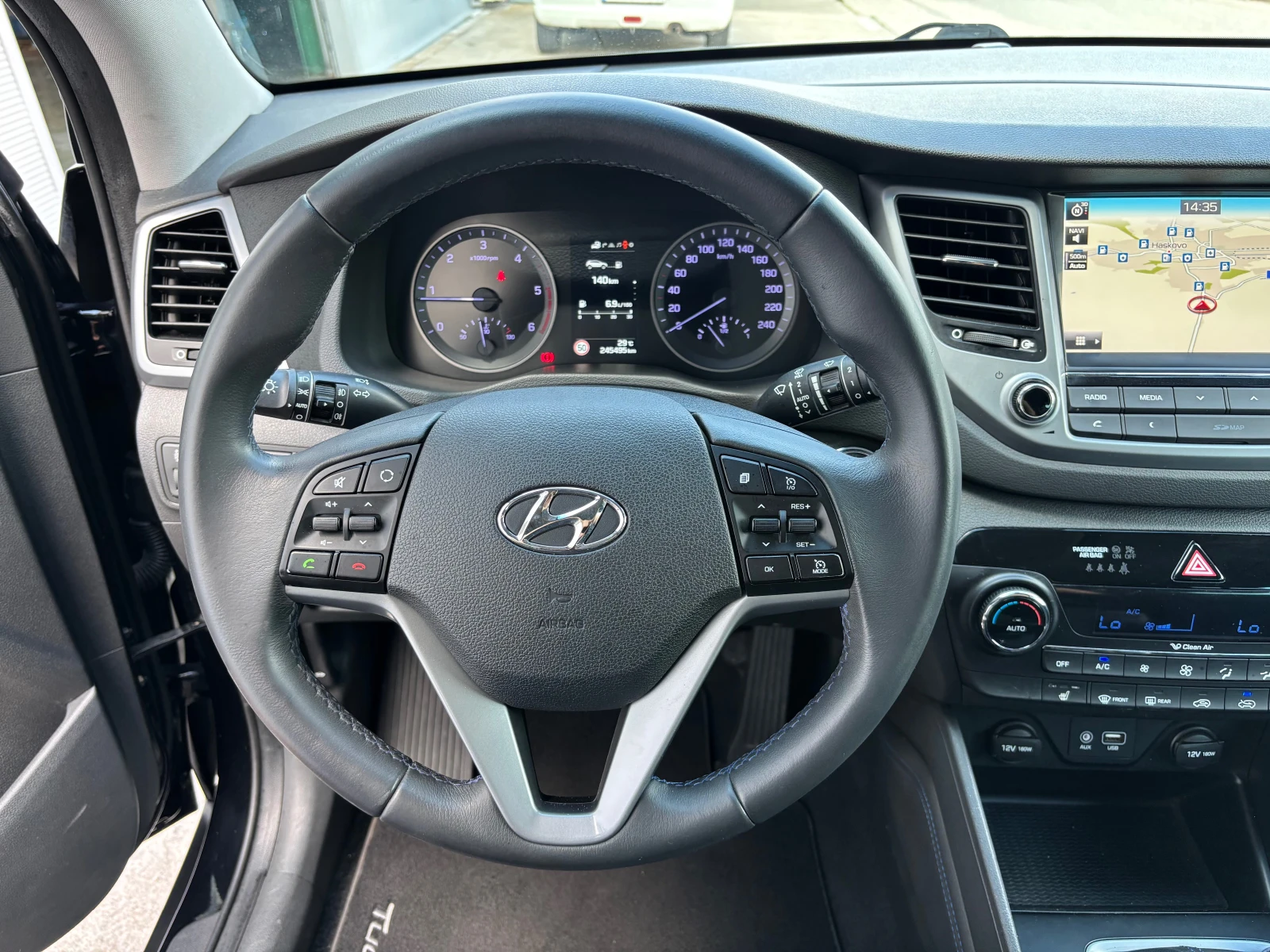 Hyundai Tucson 1.7CRDI-FULLL* * * , снимка 10 - Автомобили и джипове - 54976545