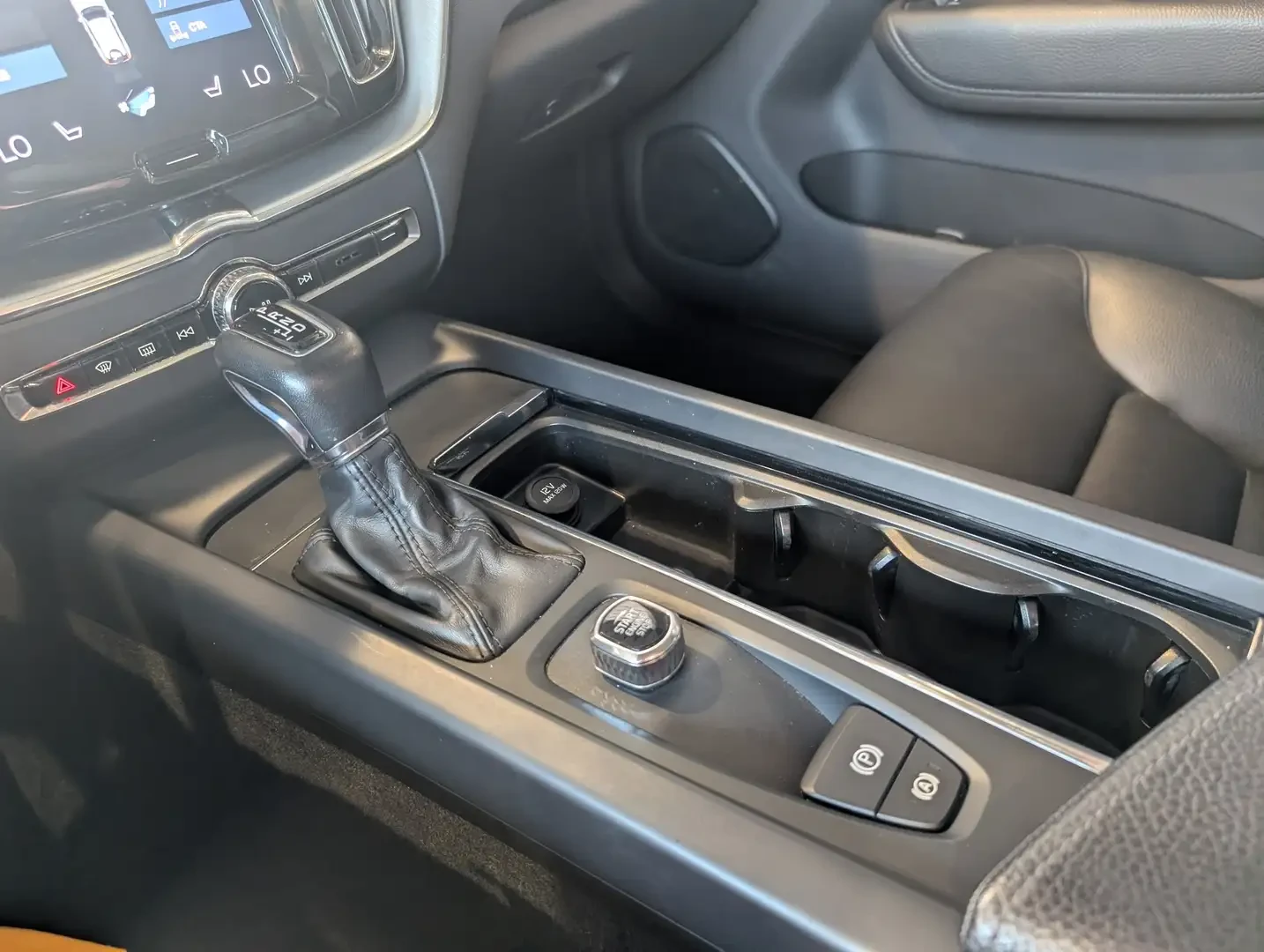 Volvo XC60 T6* MOMENTUM* LANE* ASSIST* ��������* 7* �����*  | Mobile.bg � ����������� 10