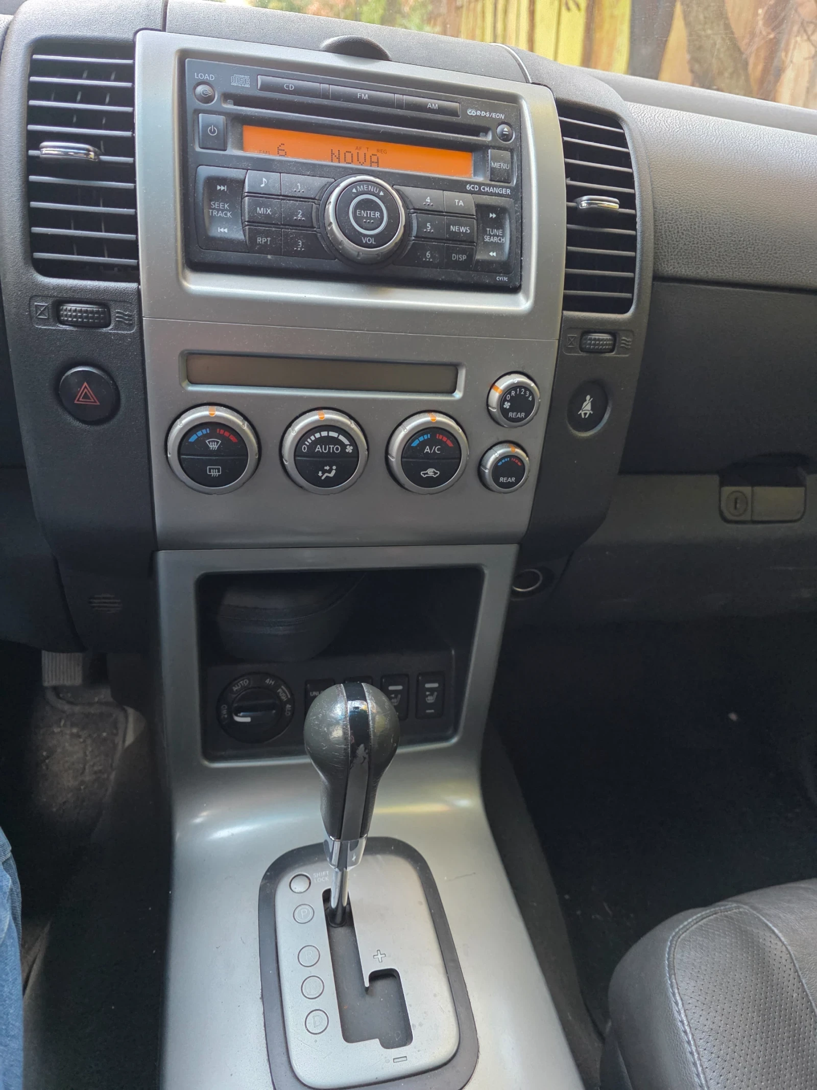 Nissan Pathfinder Джип, снимка 11 - Автомобили и джипове - 56531676