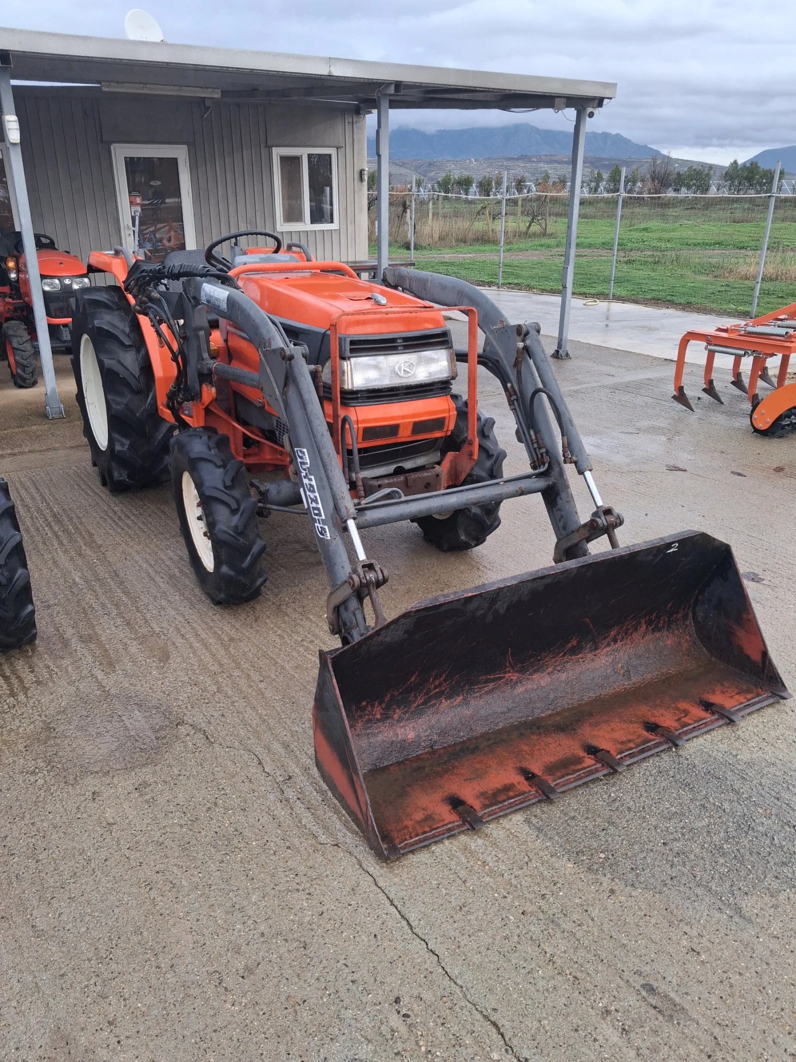Трактор Kubota  - изображение 2