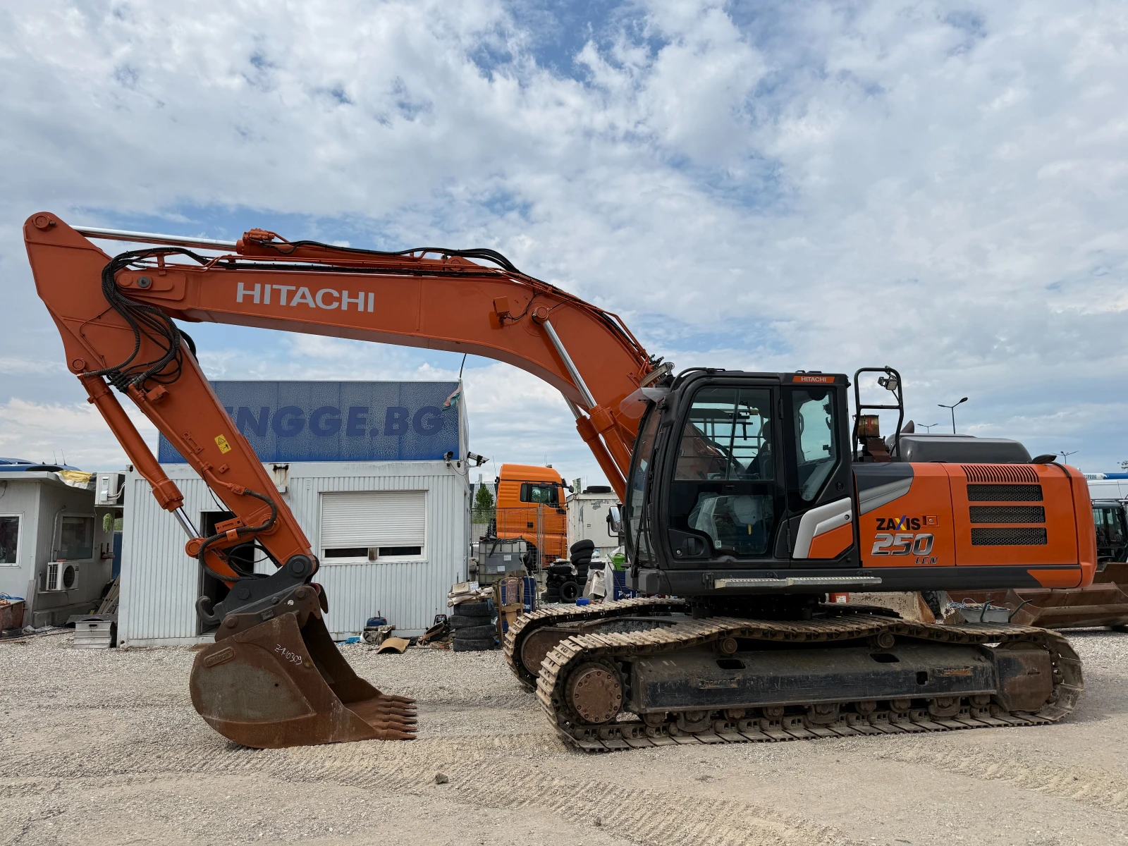 Багер Hitachi ZX 250 LC-7, снимка 2 - Индустриална техника - 54944469