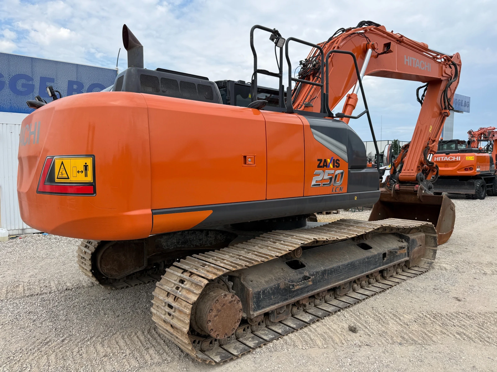 Багер Hitachi ZX 250 LC-7, снимка 11 - Индустриална техника - 54944469