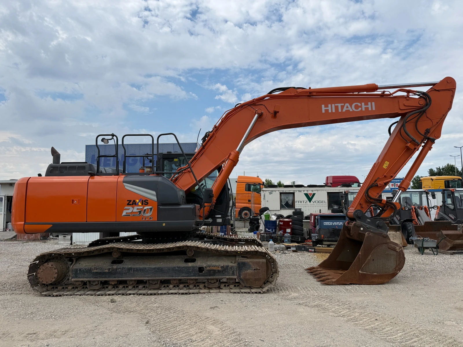 Багер Hitachi ZX 250 LC-7, снимка 8 - Индустриална техника - 54944469