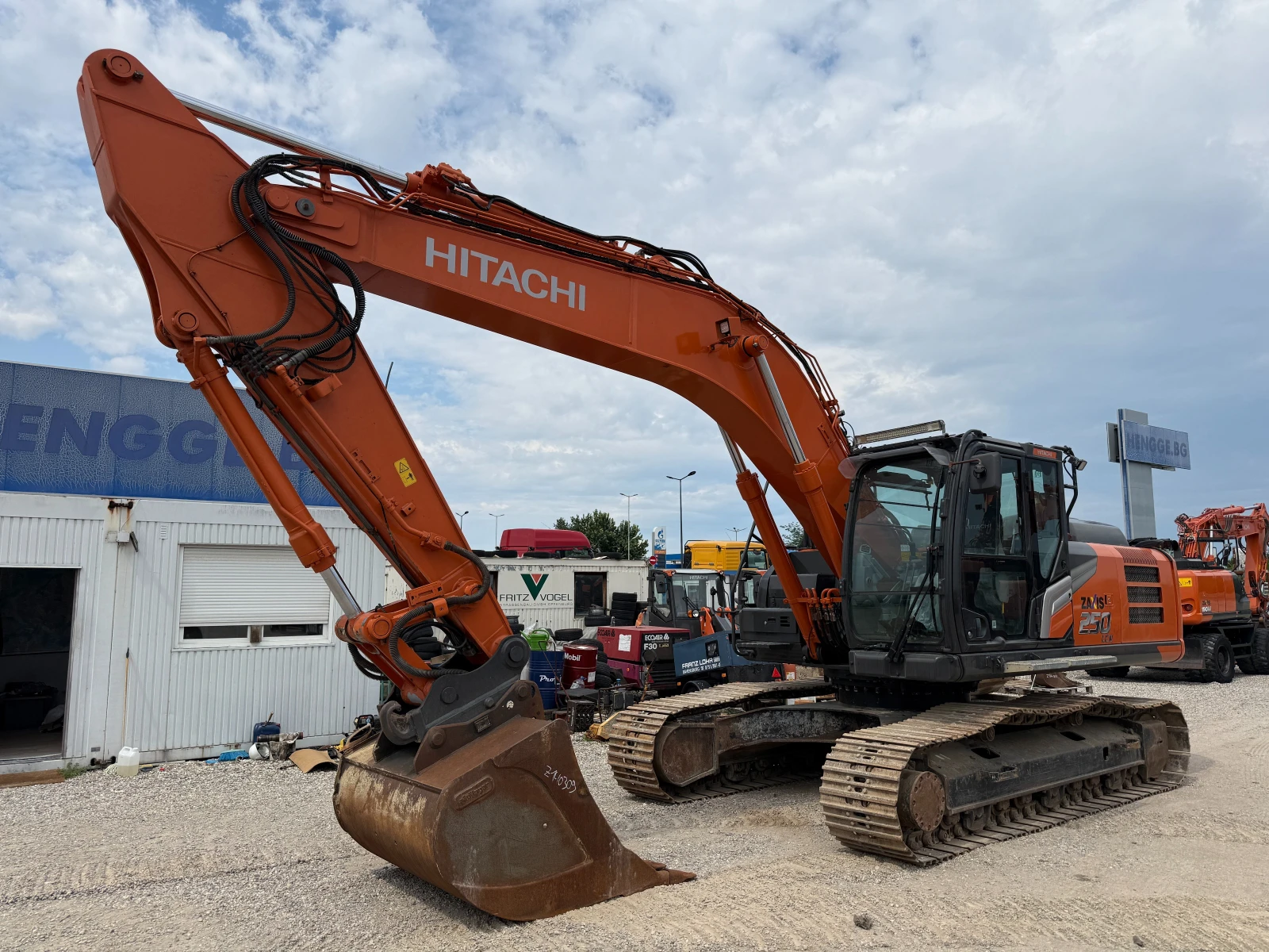 Багер Hitachi ZX 250 LC-7, снимка 4 - Индустриална техника - 54944469