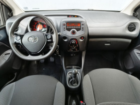 Toyota Aygo 1.0 37500 км, снимка 15 - Автомобили и джипове - 43855161