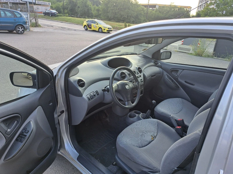 Toyota Yaris, снимка 5 - Автомобили и джипове - 47023330