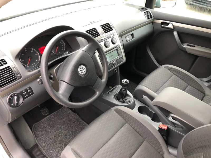 VW Touran, снимка 6 - Автомобили и джипове - 48209730