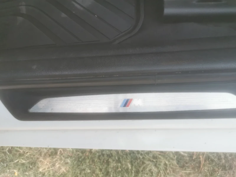 BMW 330  Xdrive, M-sport, снимка 12 - Автомобили и джипове - 52340415