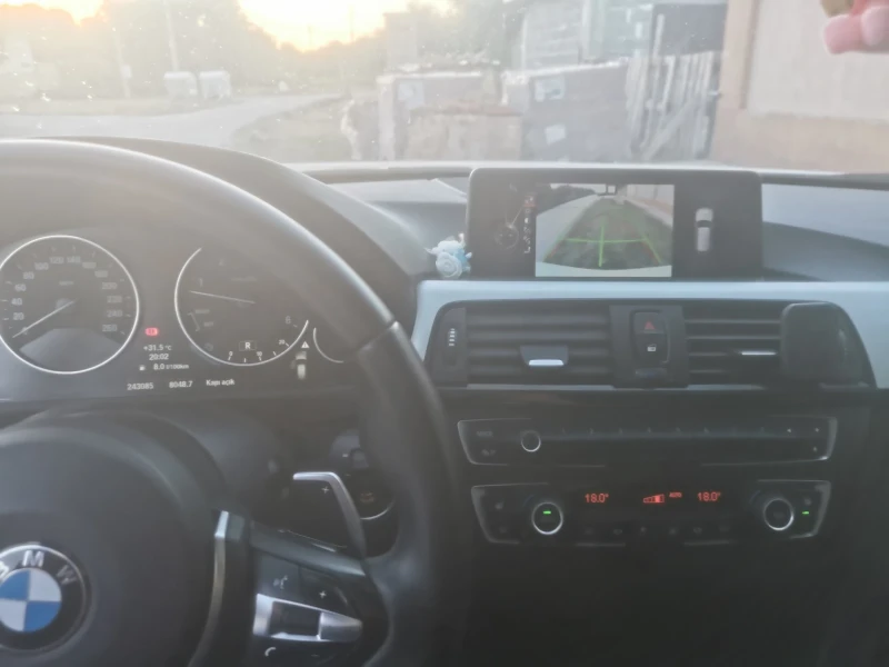 BMW 330  Xdrive, M-sport, снимка 13 - Автомобили и джипове - 52340415