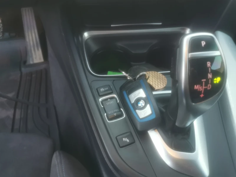 BMW 330  Xdrive, M-sport, снимка 14 - Автомобили и джипове - 52340415