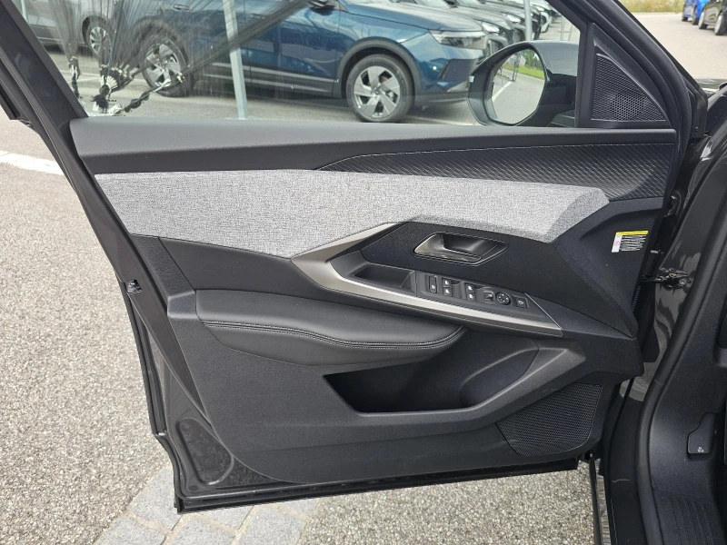 Peugeot 3008 E* 73kW* NAVI* LED* CAM* , снимка 7 - Автомобили и джипове - 51603460