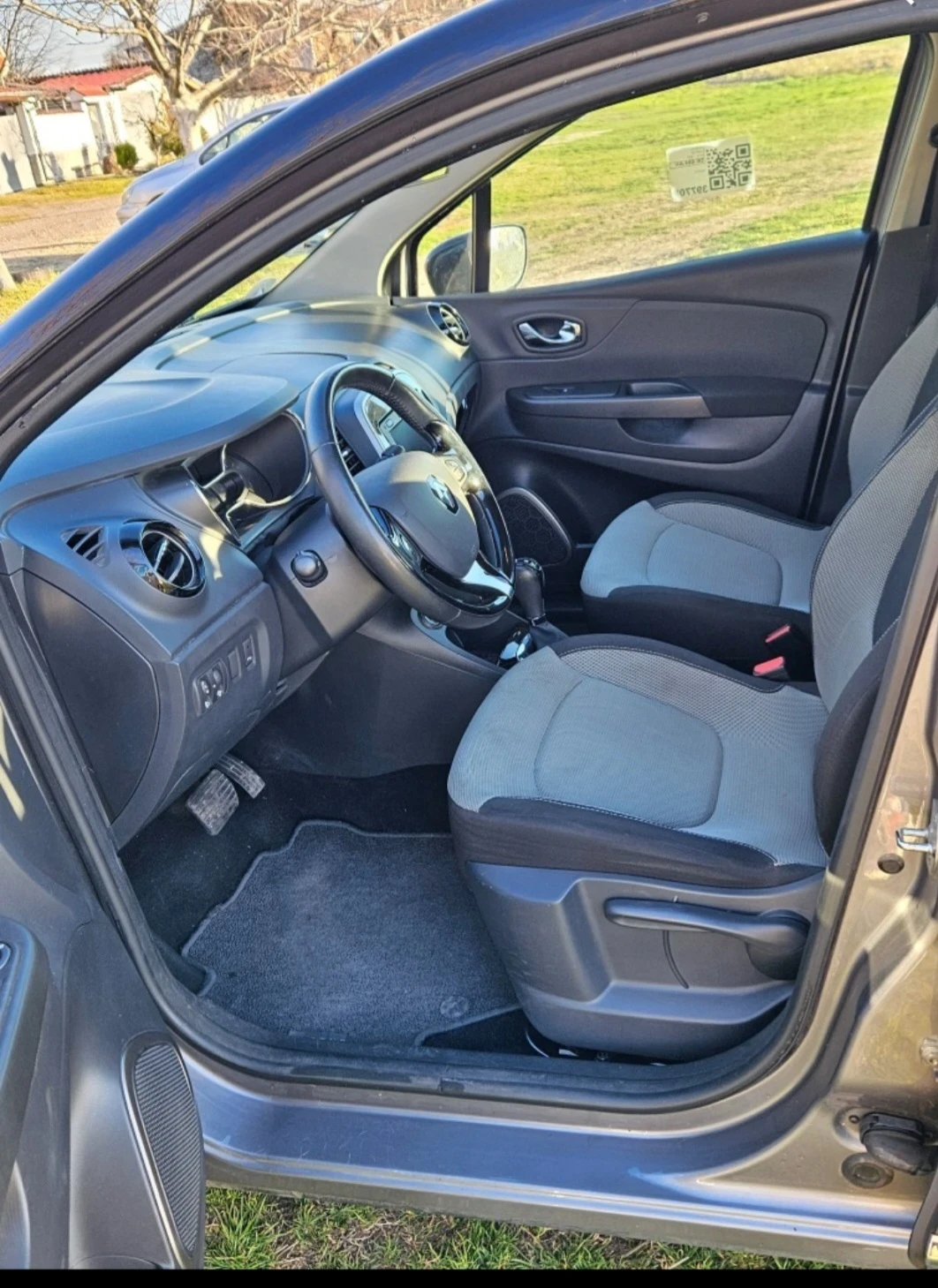 Renault Captur 1.5  DCI AVTOMAT, снимка 8 - Автомобили и джипове - 50611968