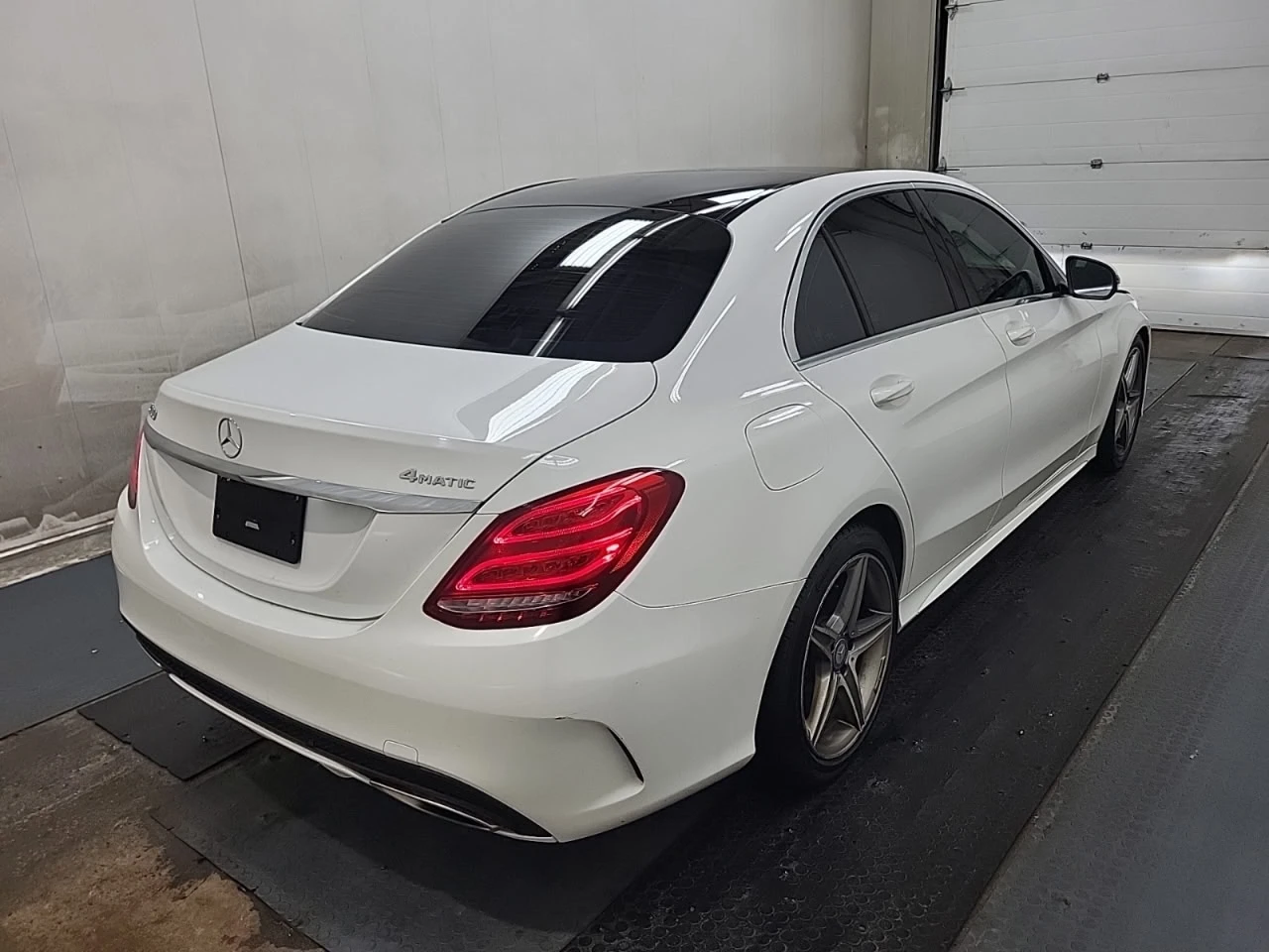 Mercedes-Benz C 300 * АВТО КРЕДИТ* ЦЕНА ДО БГ * Сервизна история *  - изображение 4