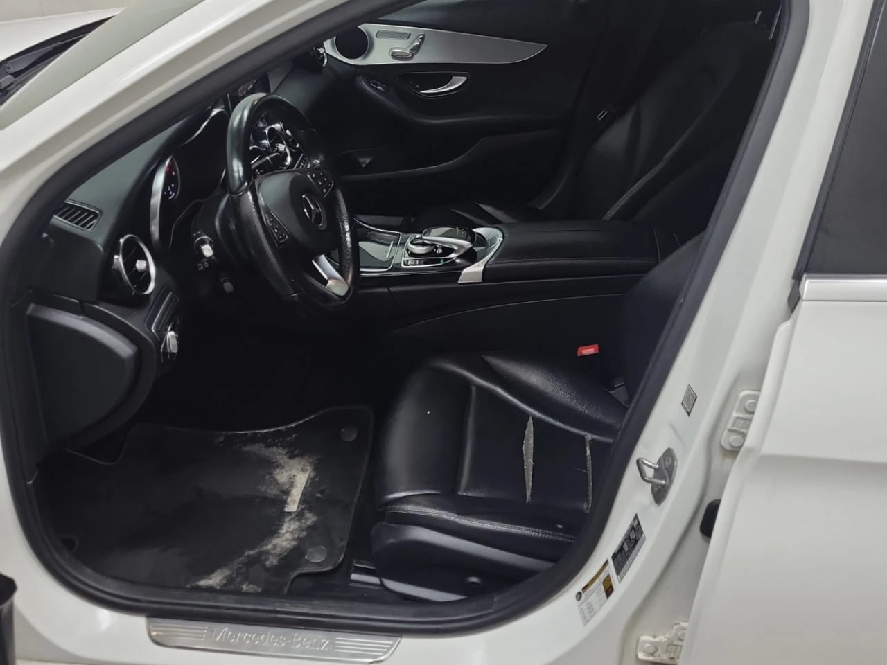 Mercedes-Benz C 300 * АВТО КРЕДИТ* ЦЕНА ДО БГ * Сервизна история *  - изображение 7
