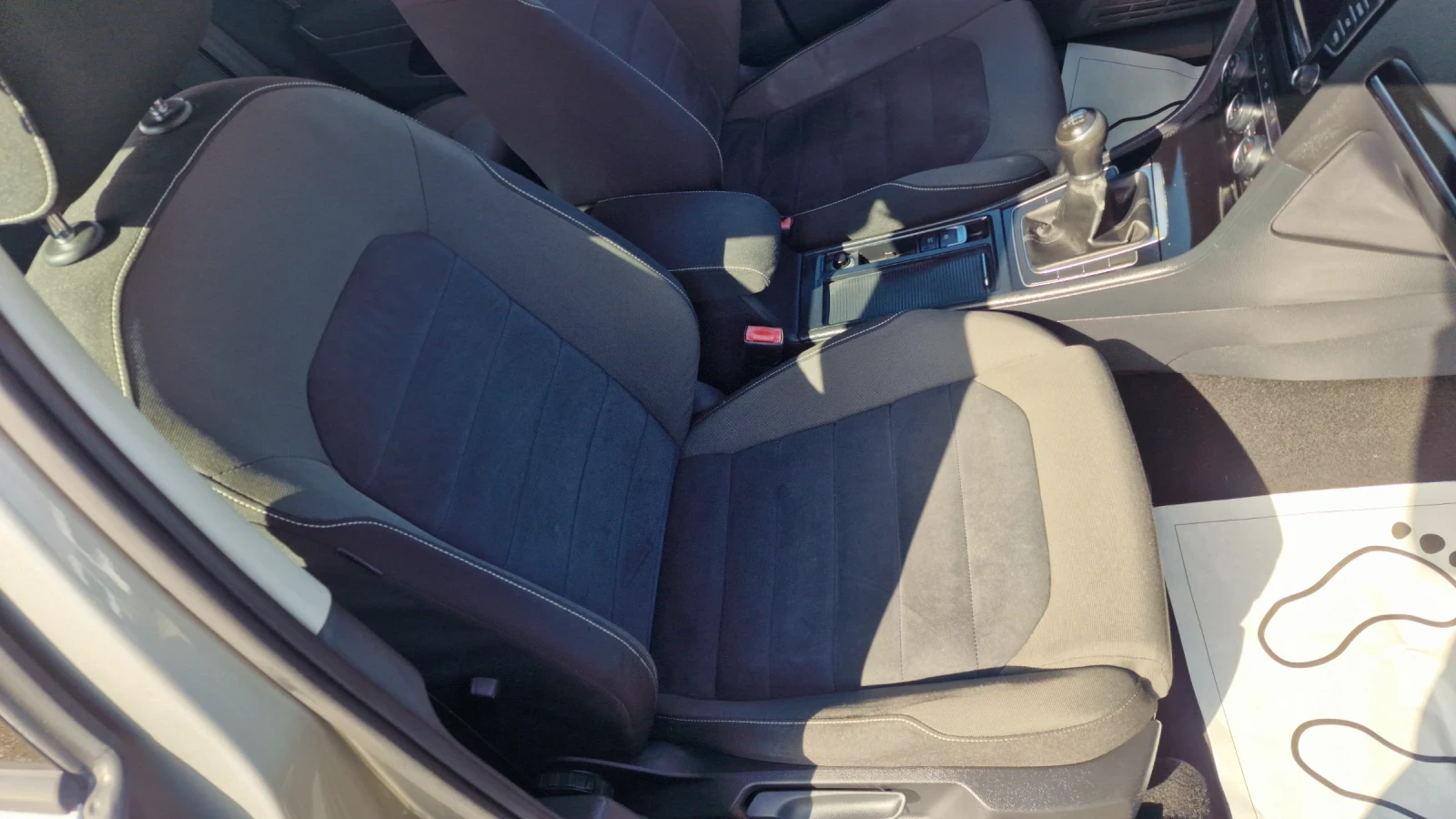 VW Golf 1.6TDi-105k.c.= Highline= , снимка 8 - Автомобили и джипове - 53714089