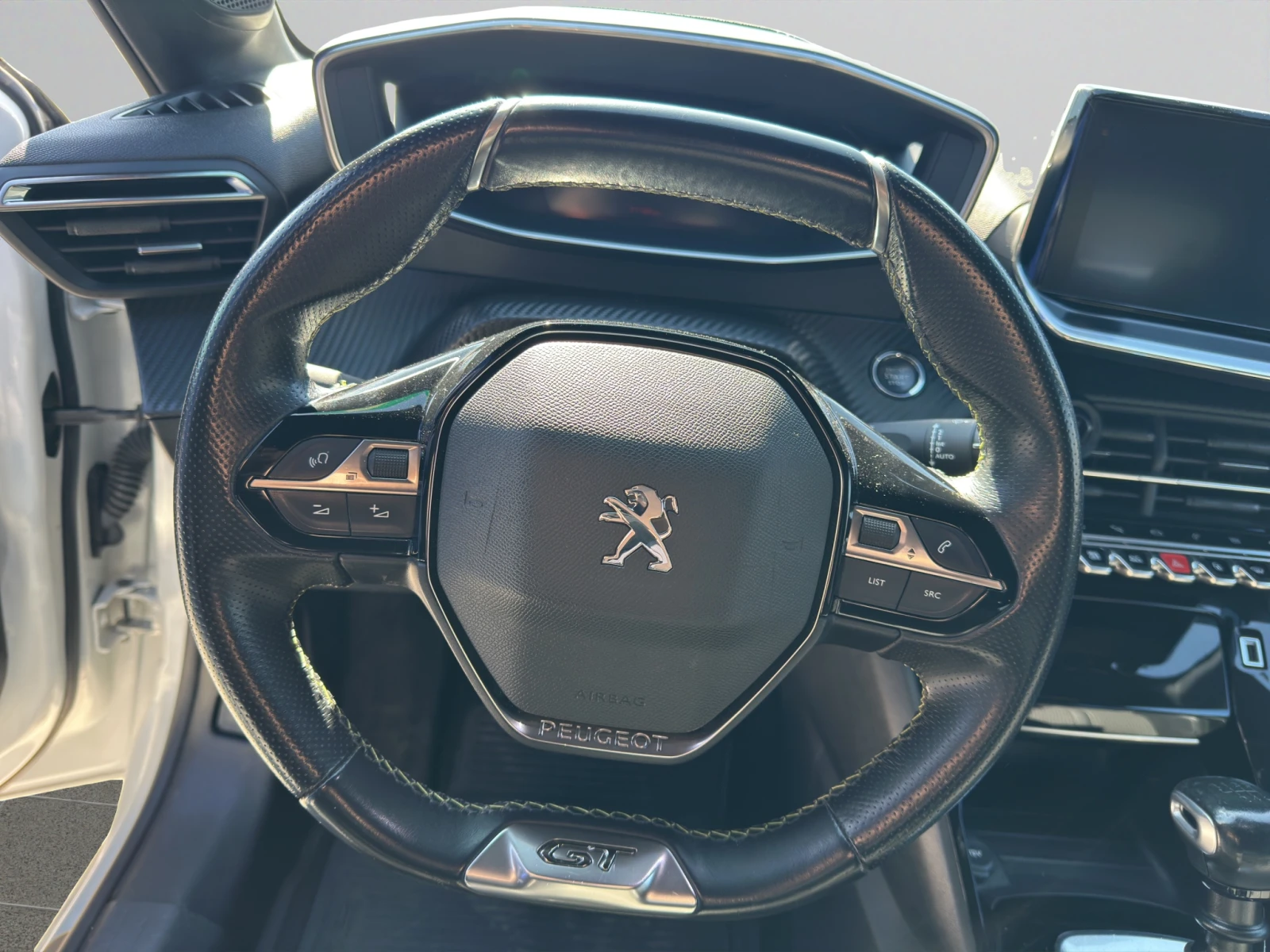 Peugeot 208 1.2 PureTech GT, снимка 12 - Автомобили и джипове - 53784757