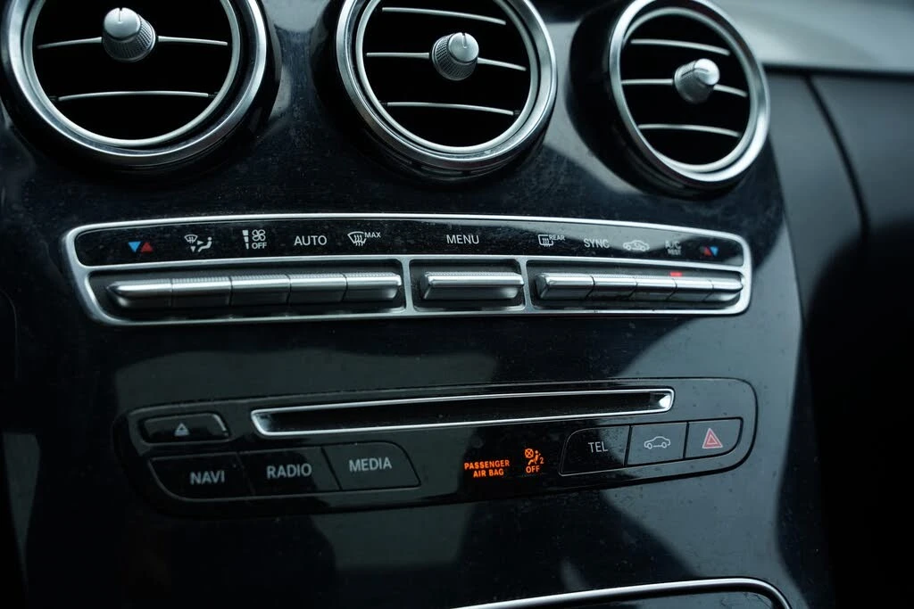 Mercedes-Benz C 450 AMG * AMG Line * HeadUp * * AвтоКредит* (ЦЕНА ДО БГ), снимка 13 - Автомобили и джипове - 54069659